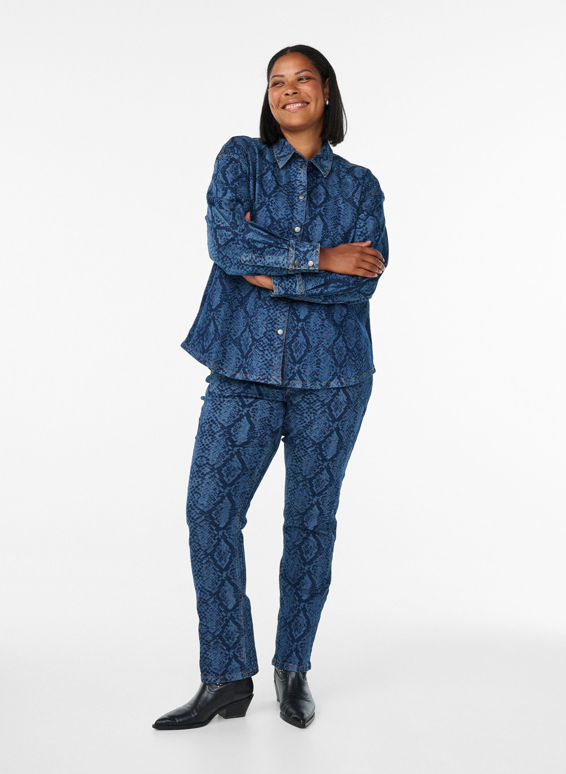 Emily jeans with snake print, Blue, Model
