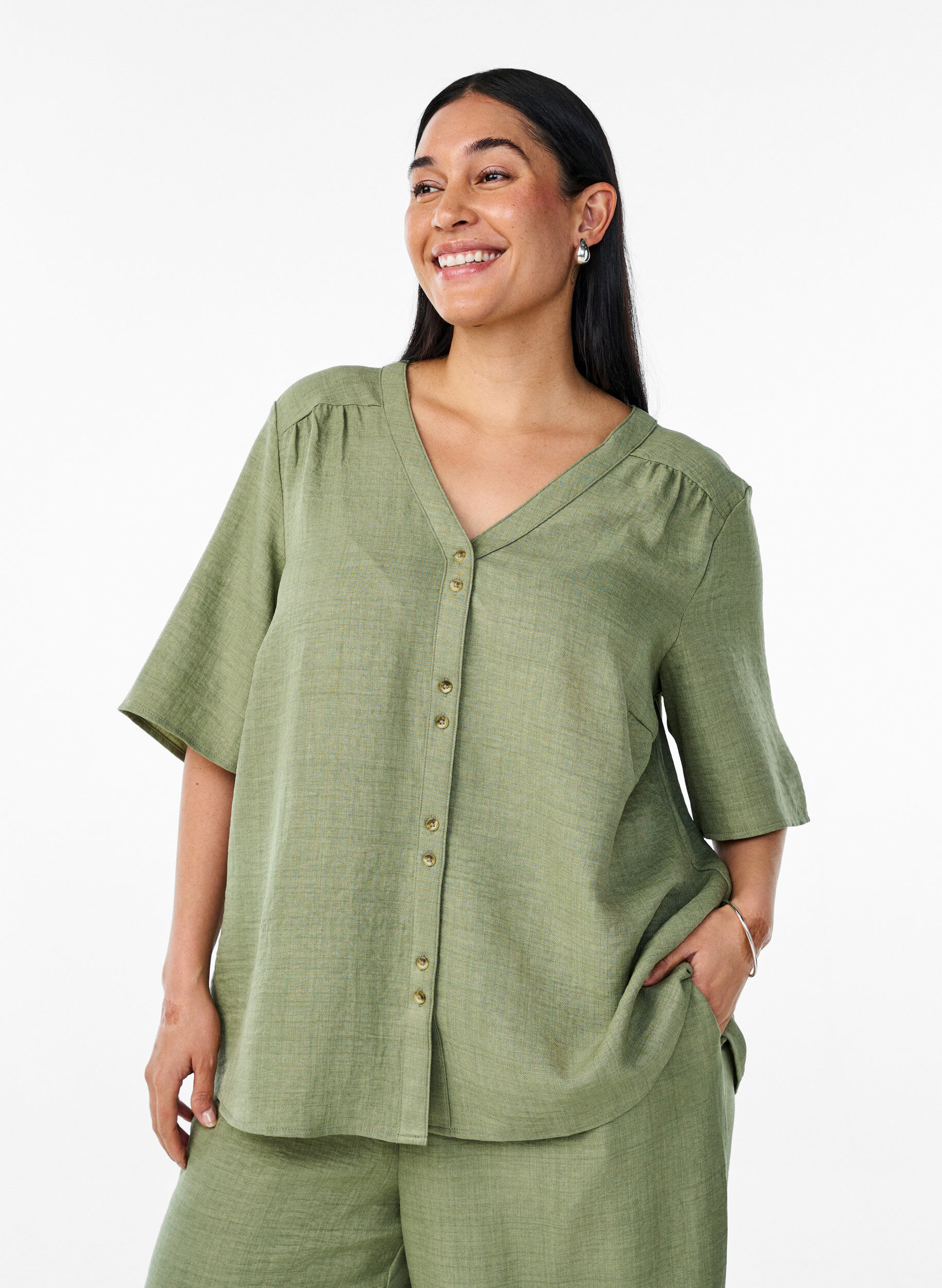 V-neck shirt blouse with short sleeves, Green, Model