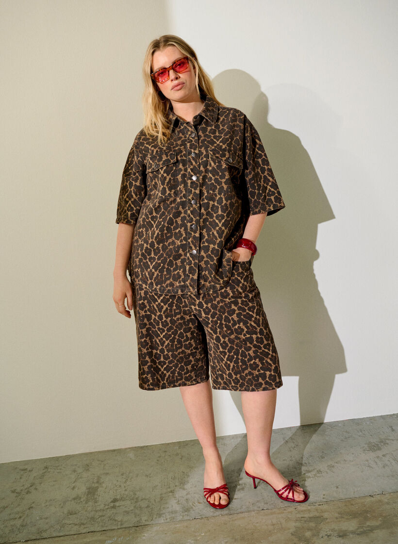 Leopard print denim Bermuda shorts, Brown, Image image number 0