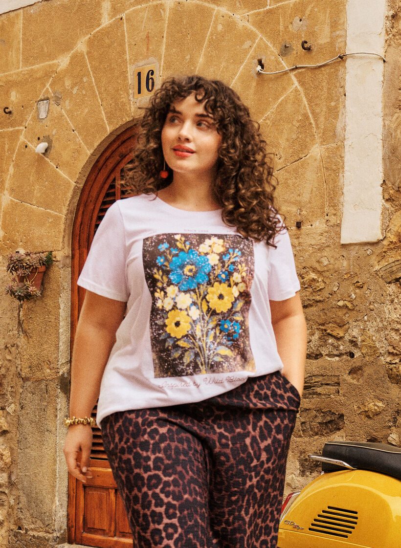 Cotton T-shirt with front print, White, Image image number 0