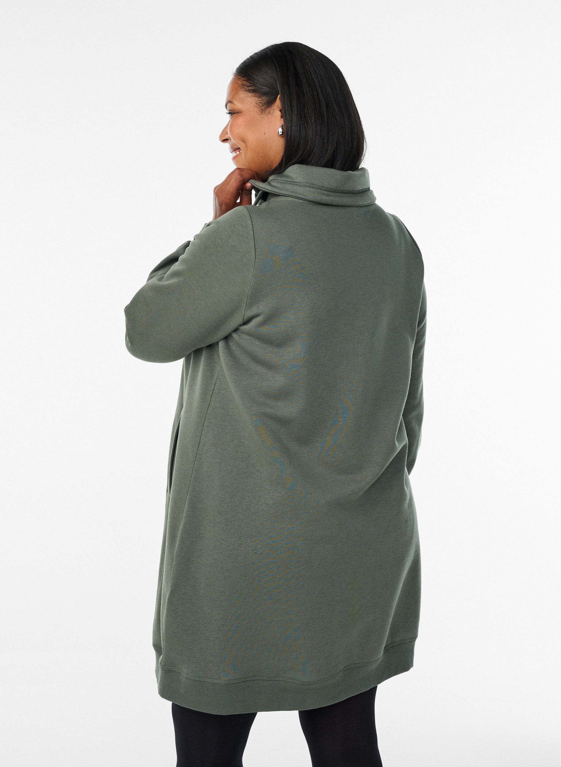 Zizzifashion FLASH - Short sweatshirt dress with high collar and pockets, Green, Model image number 2