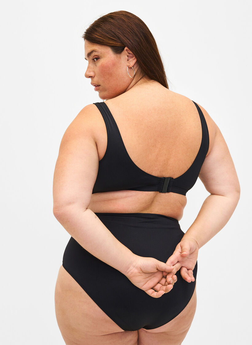 Bikini top with V-wire and removable pads, Black, Model image number 2