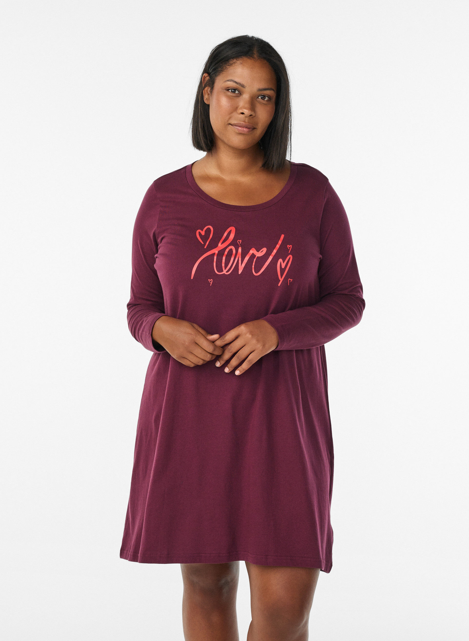 Long-sleeved nightgown in organic cotton, Dark Bordeaux, Model