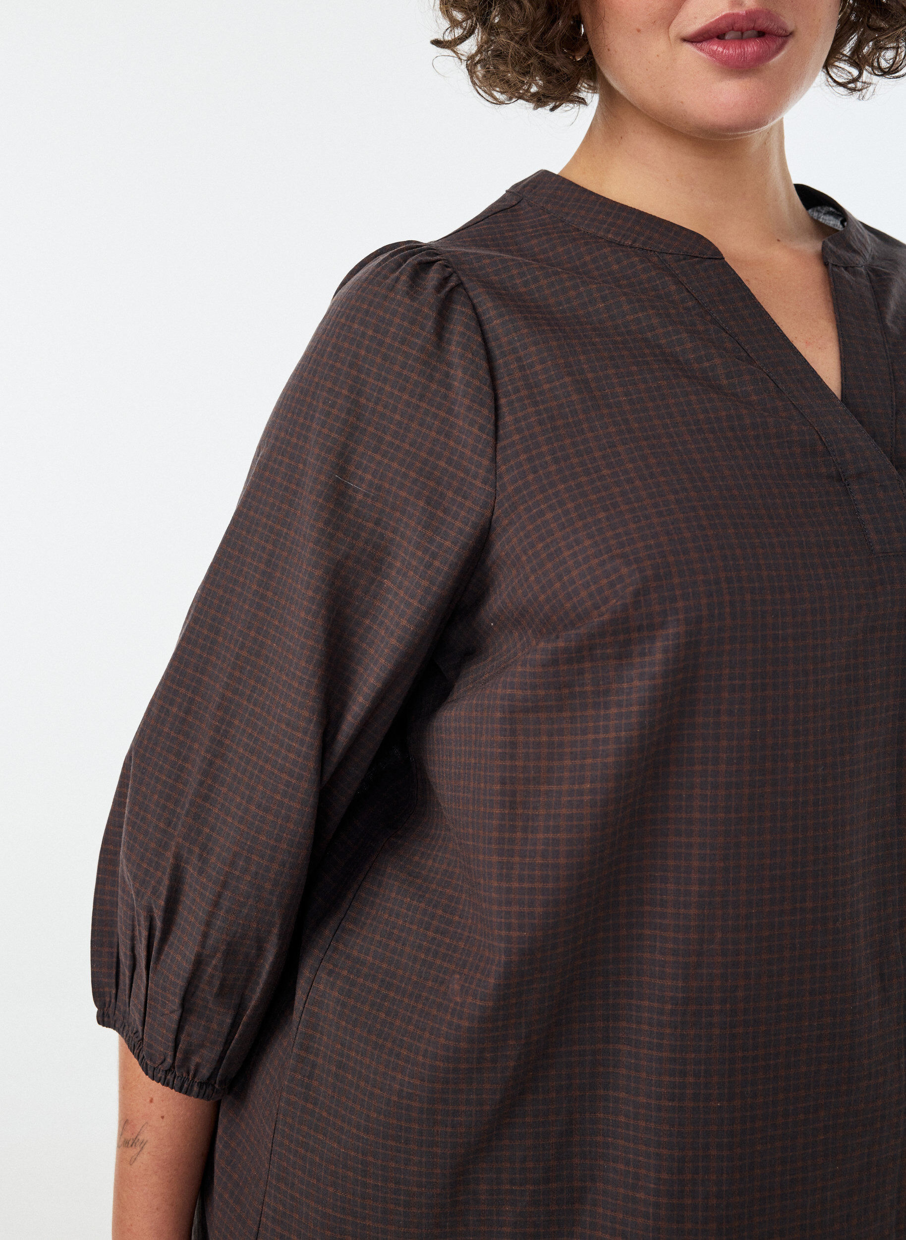 ZizzifashionChecked blouse with V-neck and 3/4 sleeves, Brown, Model image number 3