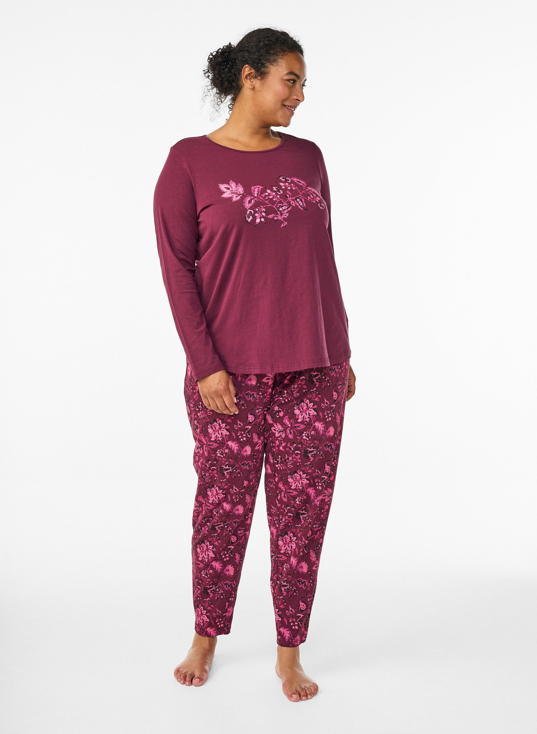 Cotton pyjamas pants with print, Dark Bordeaux, Model