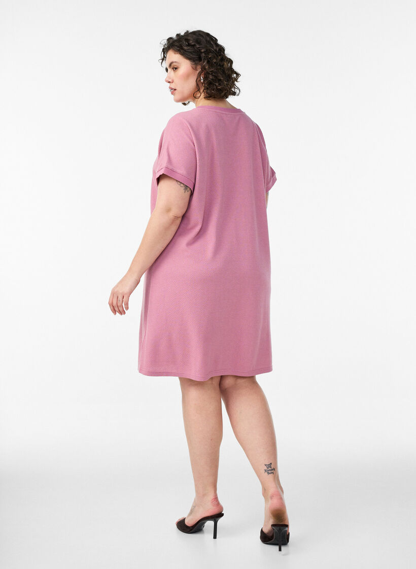 Short textured jersey dress with a round neck, Rose, Model image number 2