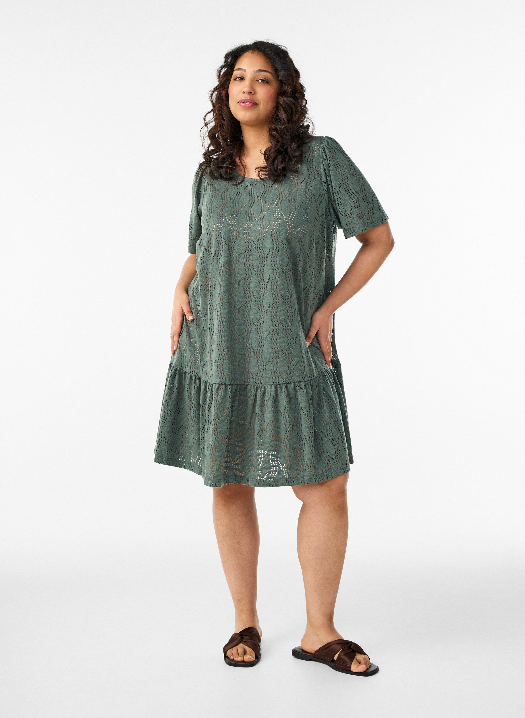 Zizzifashion Short jersey dress with eyelet embroidery, Green, Model image number 1