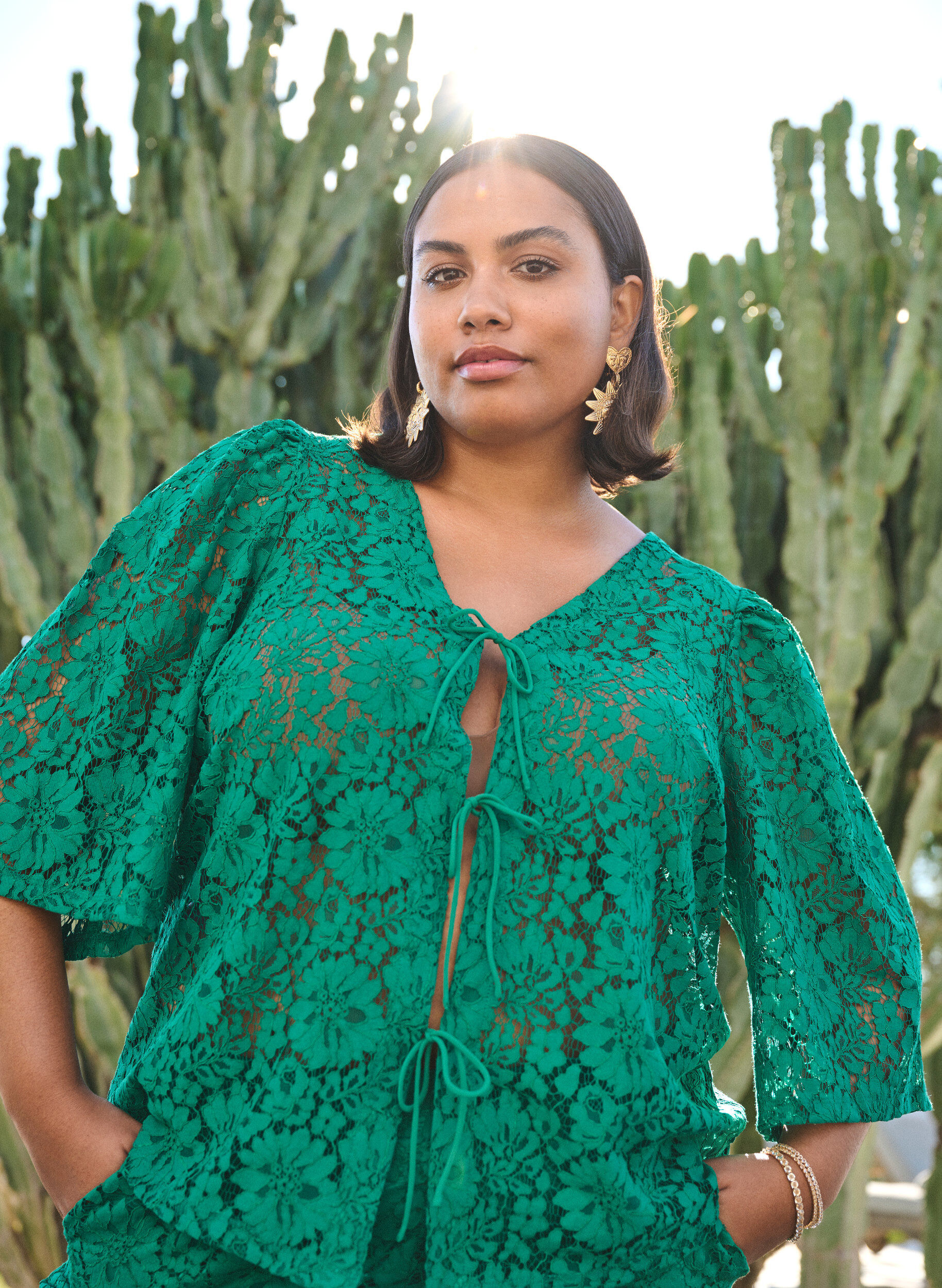 Zizzifashion Lace blouse with 3/4 sleeves and bows on the front, Green, Image image number 0