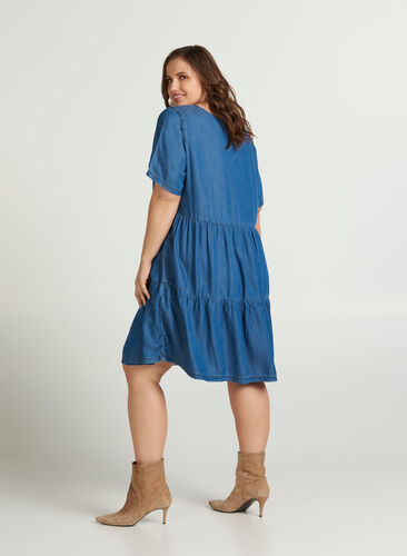 Short-sleeved, pleated denim dress, Medium Blue, Model image number 1