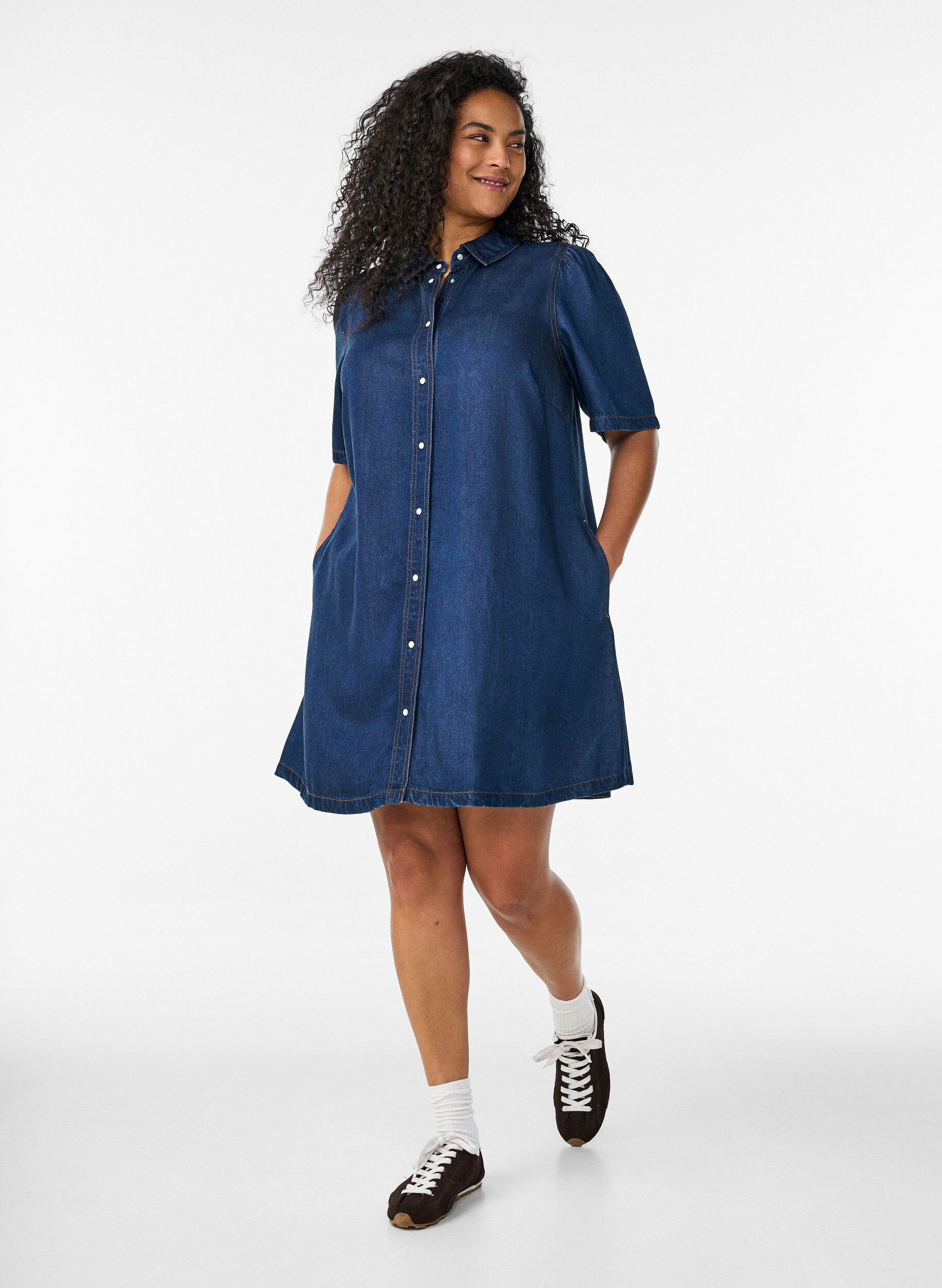 Zizzifashion Denim dress in lyocell with buttons and short sleeves, Blue, Model image number 0
