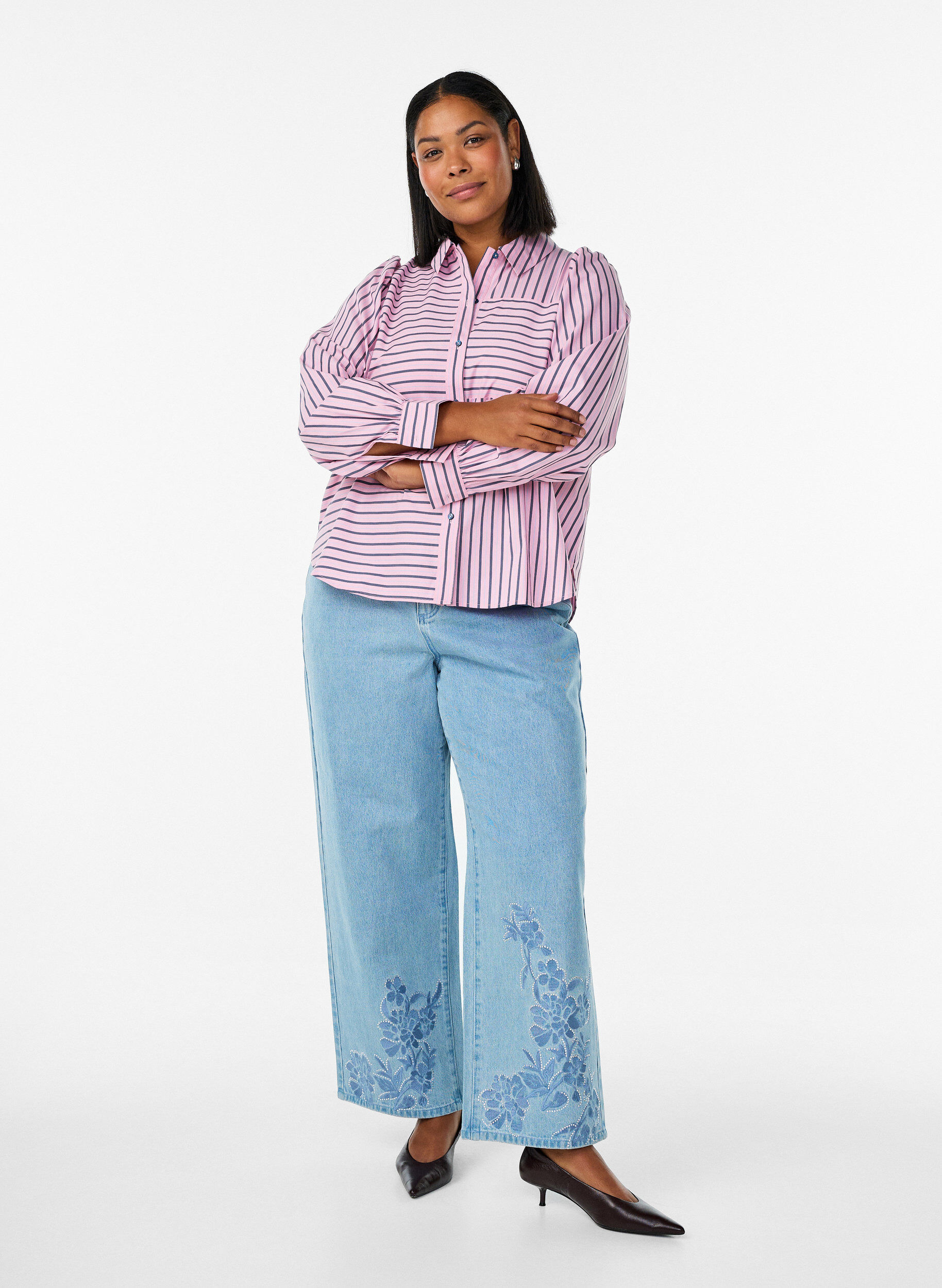 Zizzifashion Myra jeans with wide fit and flower details, Light Blue, Model image number 0