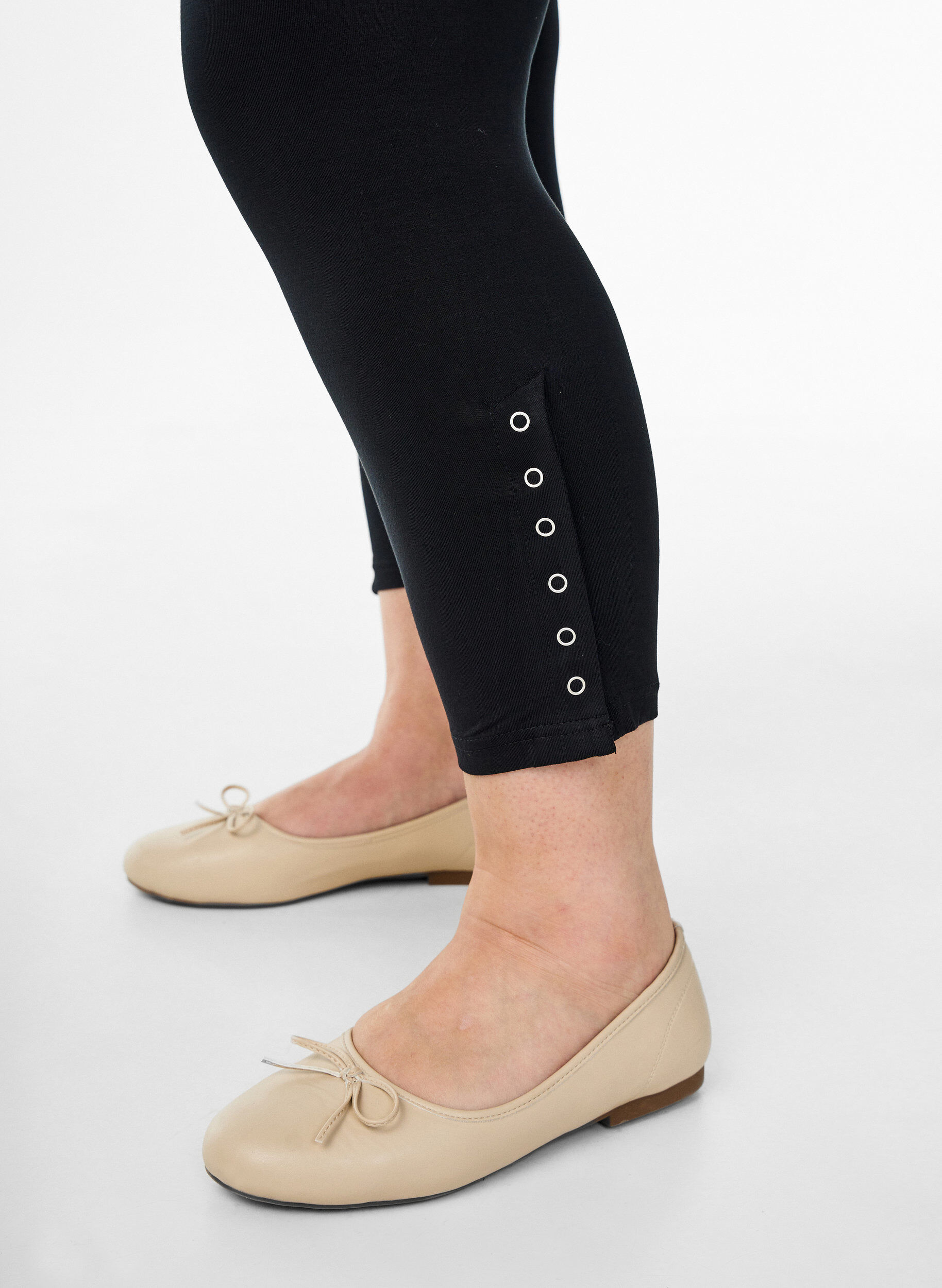 Zizzifashion 3/4 leggings with buttons, Black, Model image number 3