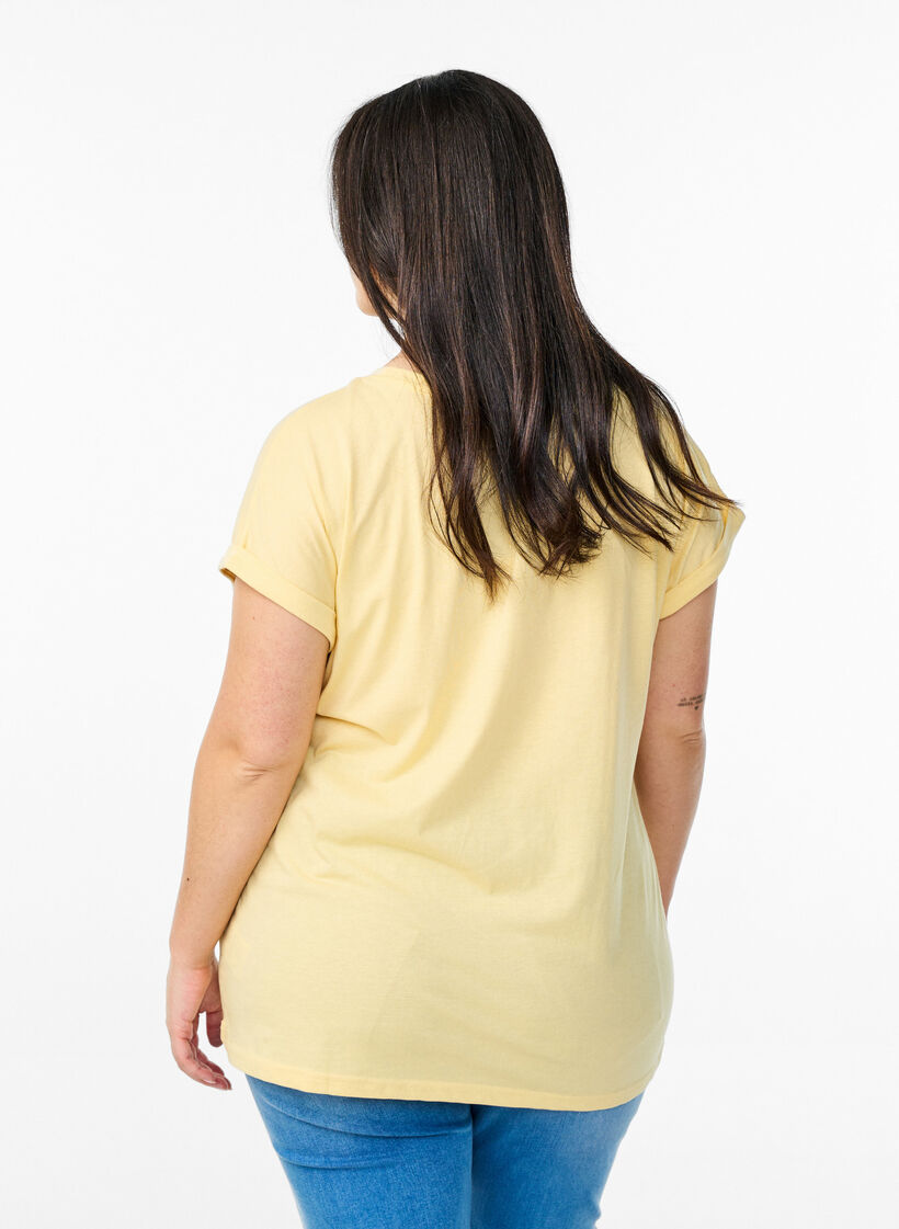 Short-sleeved t-shirt in a cotton blend, Yellow, Model image number 2
