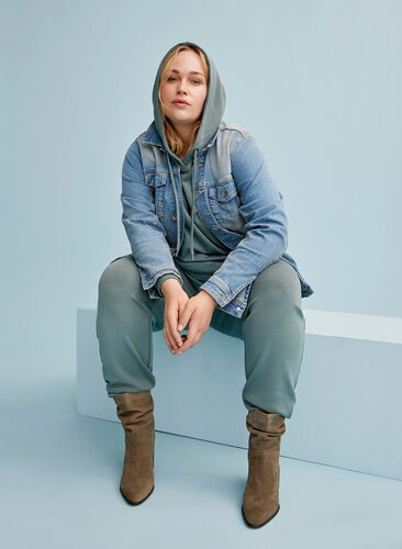 Sweatshirt with pockets and hood, Balsam Green, Image image number 0