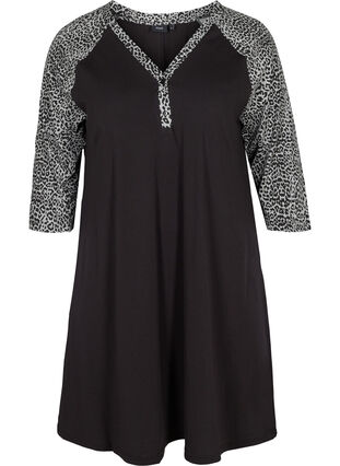 Cotton night dress with 3/4 length sleeves, Black w. Leo, Packshot image number 0