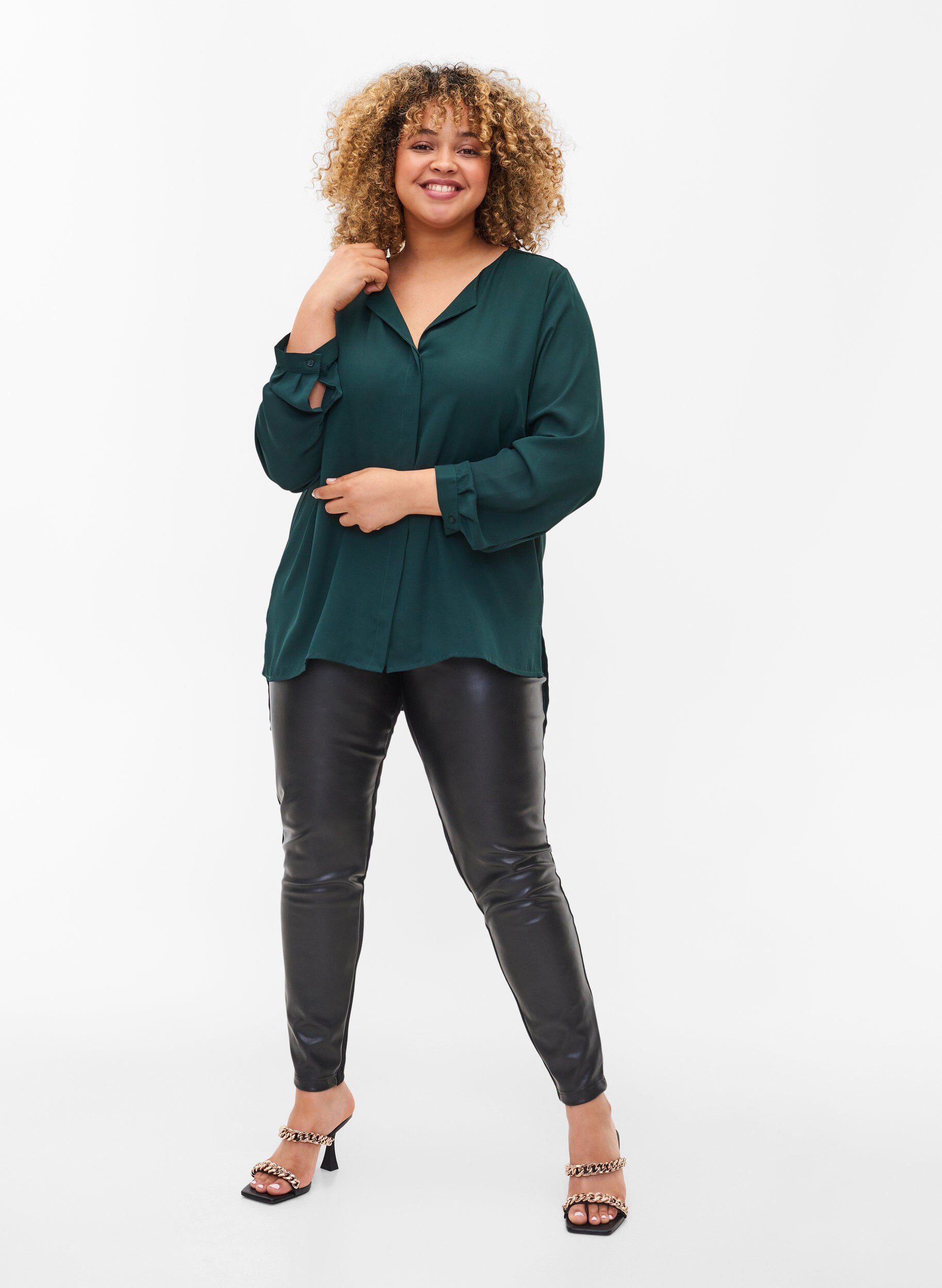 Zizzifashion Solid colour shirt with v-neck, Scarab, Model image number 2