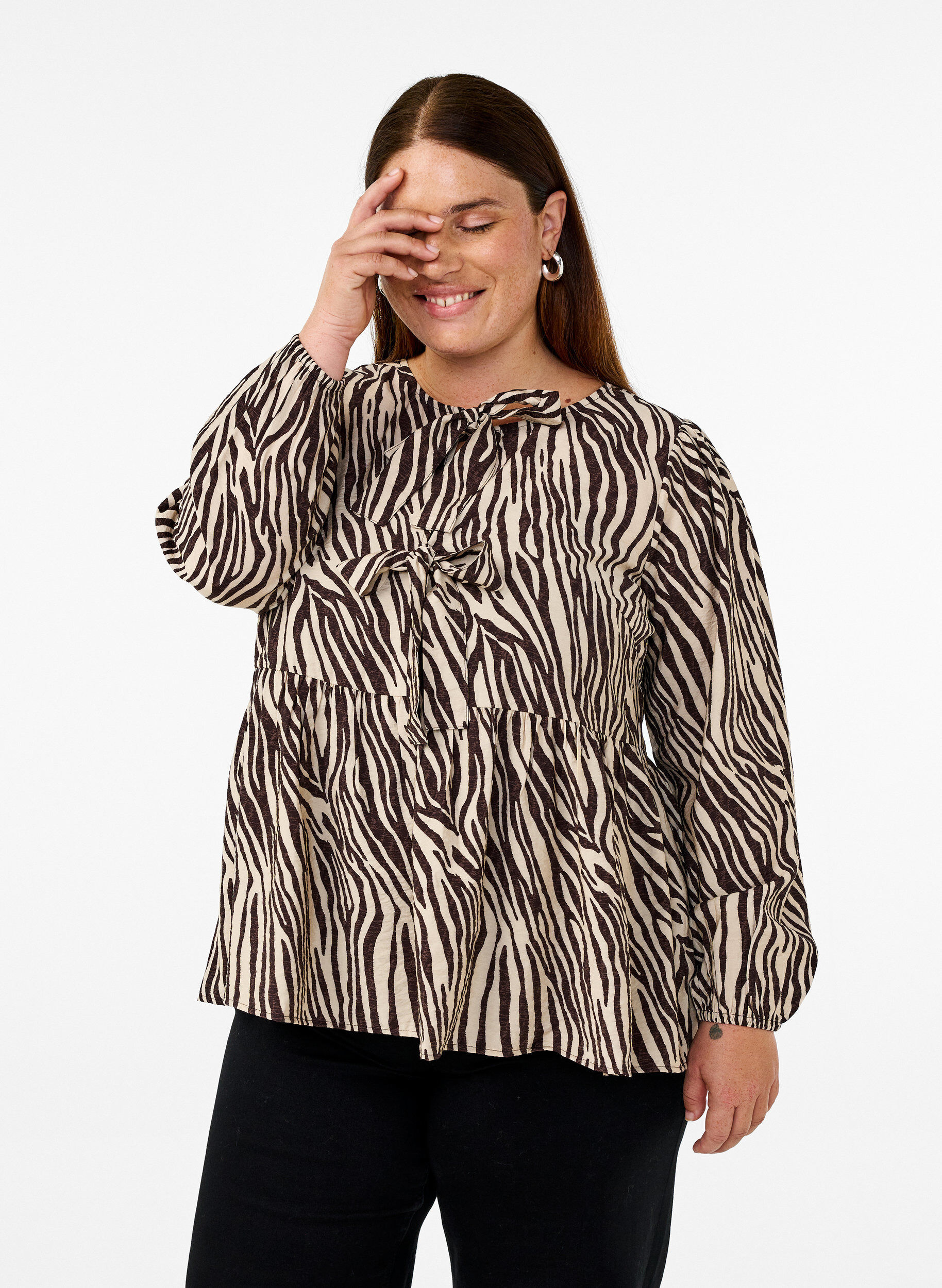 Peplum blouse with tie and zebra print, Brown, Model
