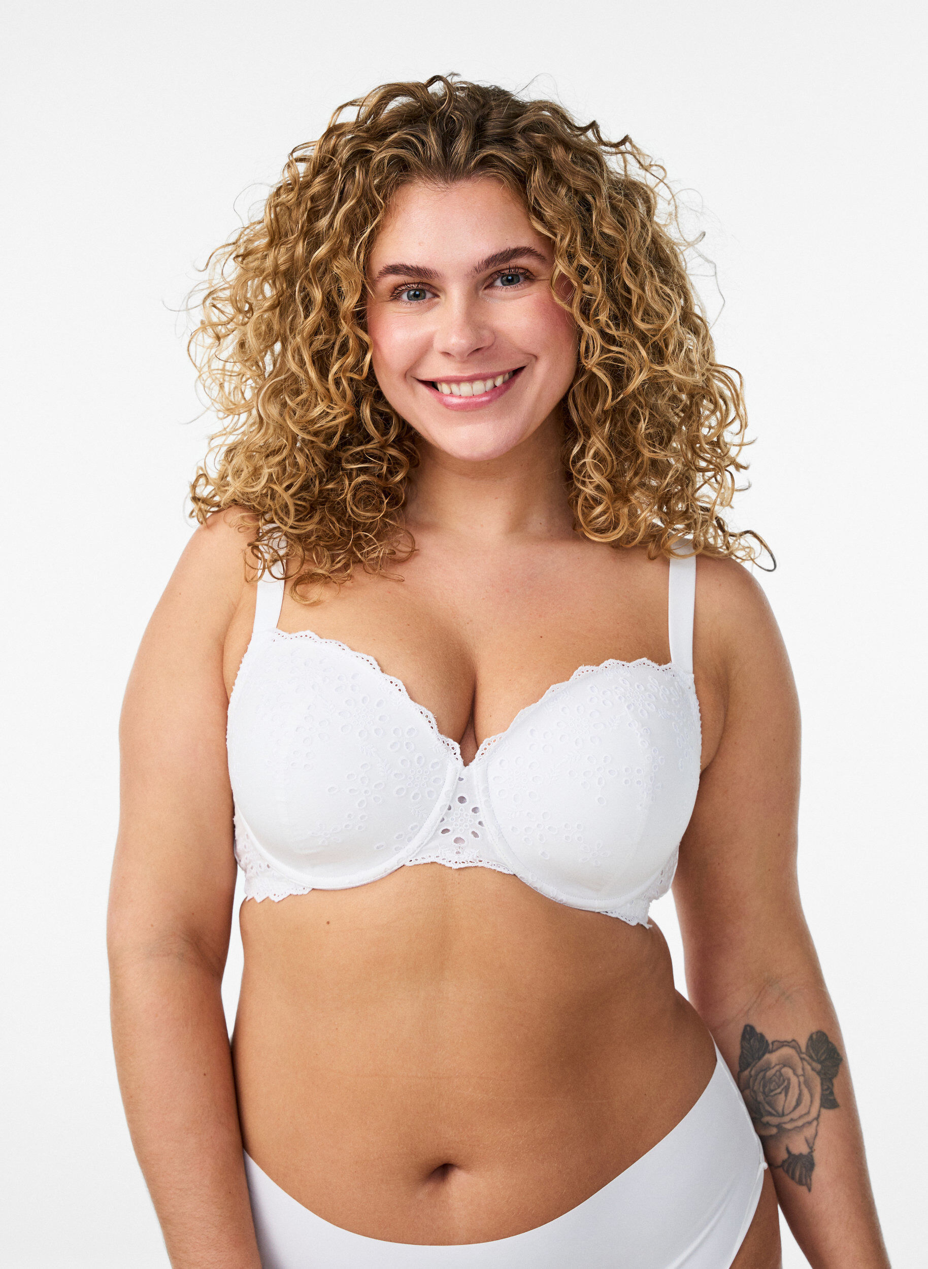 Zizzifashion Moulded bra with broderie anglaise, White, Model image number 0