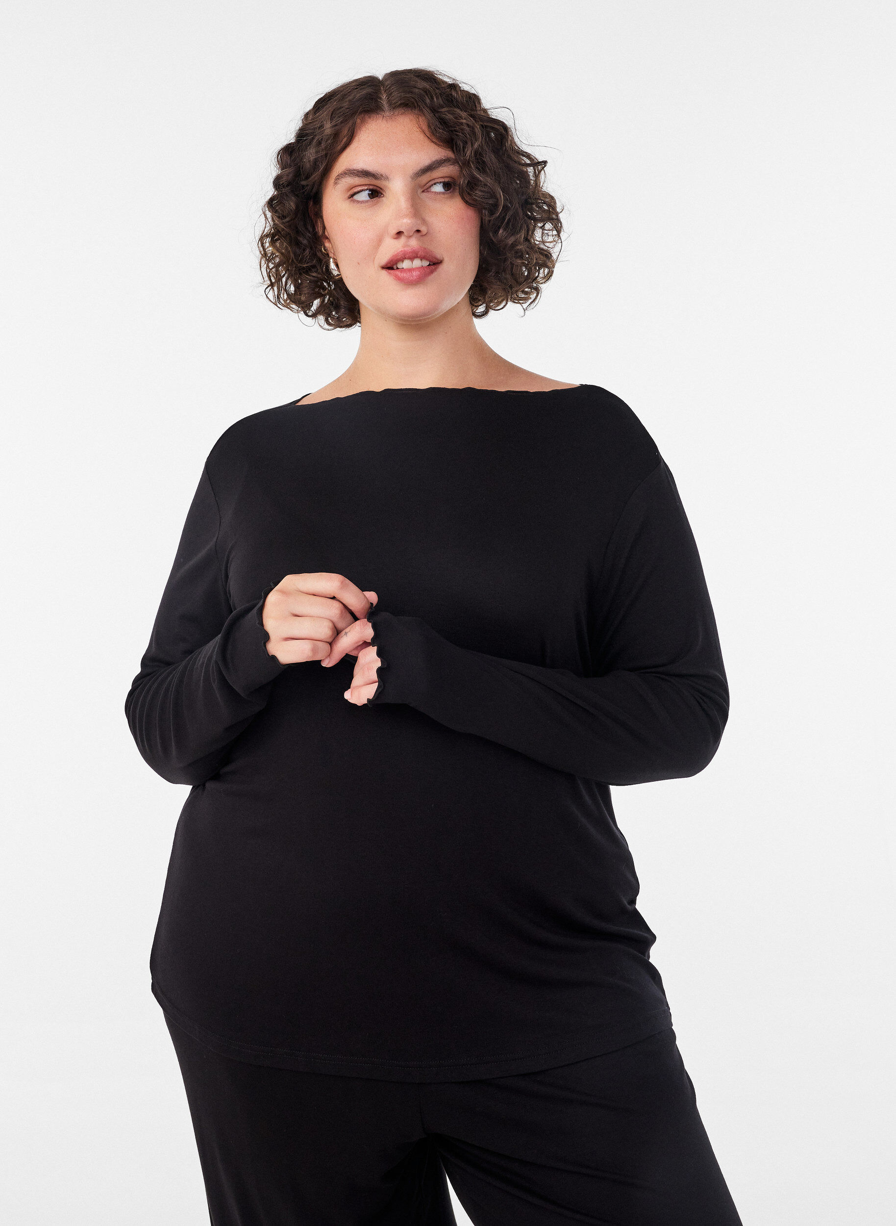 Viscose night top with long sleeves, Black, Model