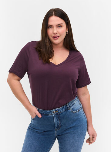 Organic cotton T-shirt with V-neckline, Plum Perfect, Model image number 0