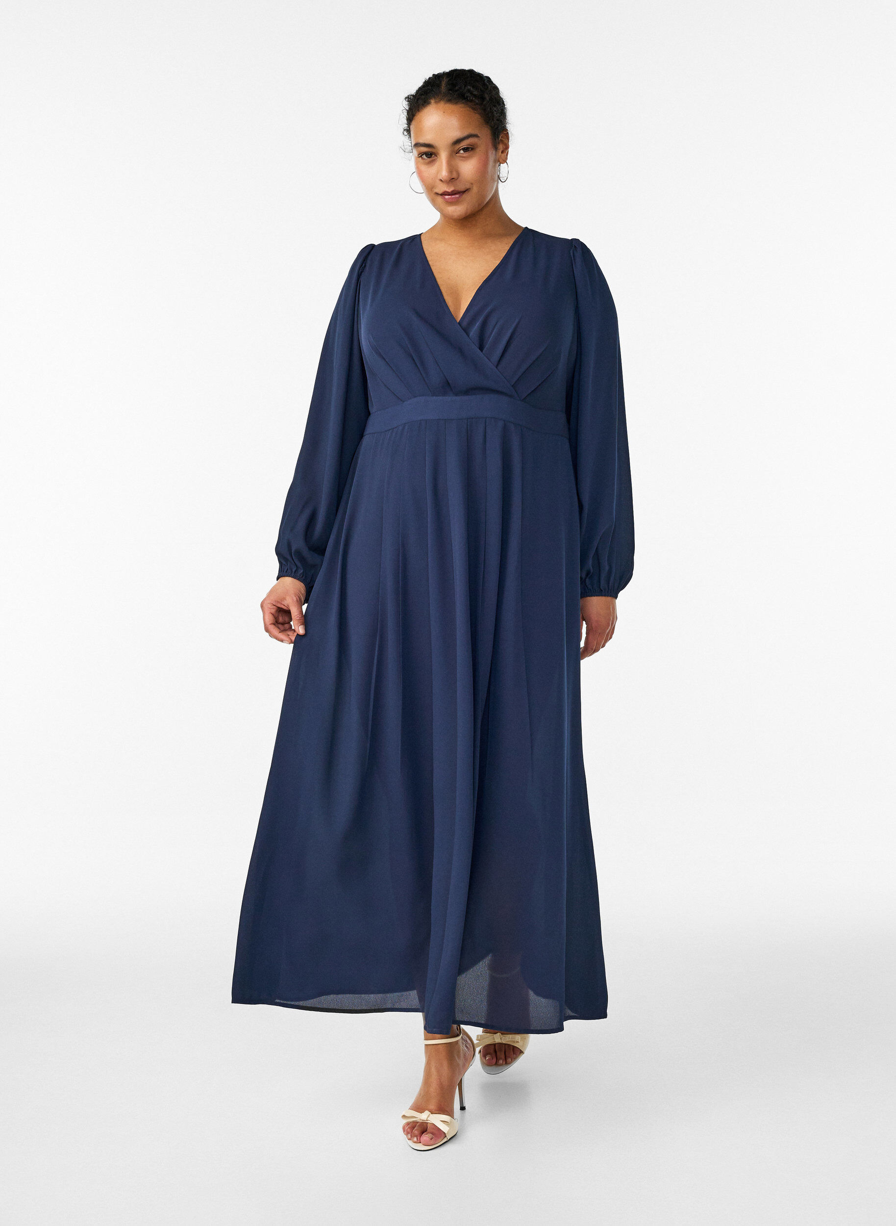 Maxi dress with a wrap-over neckline and long sleeves, Blue, Model