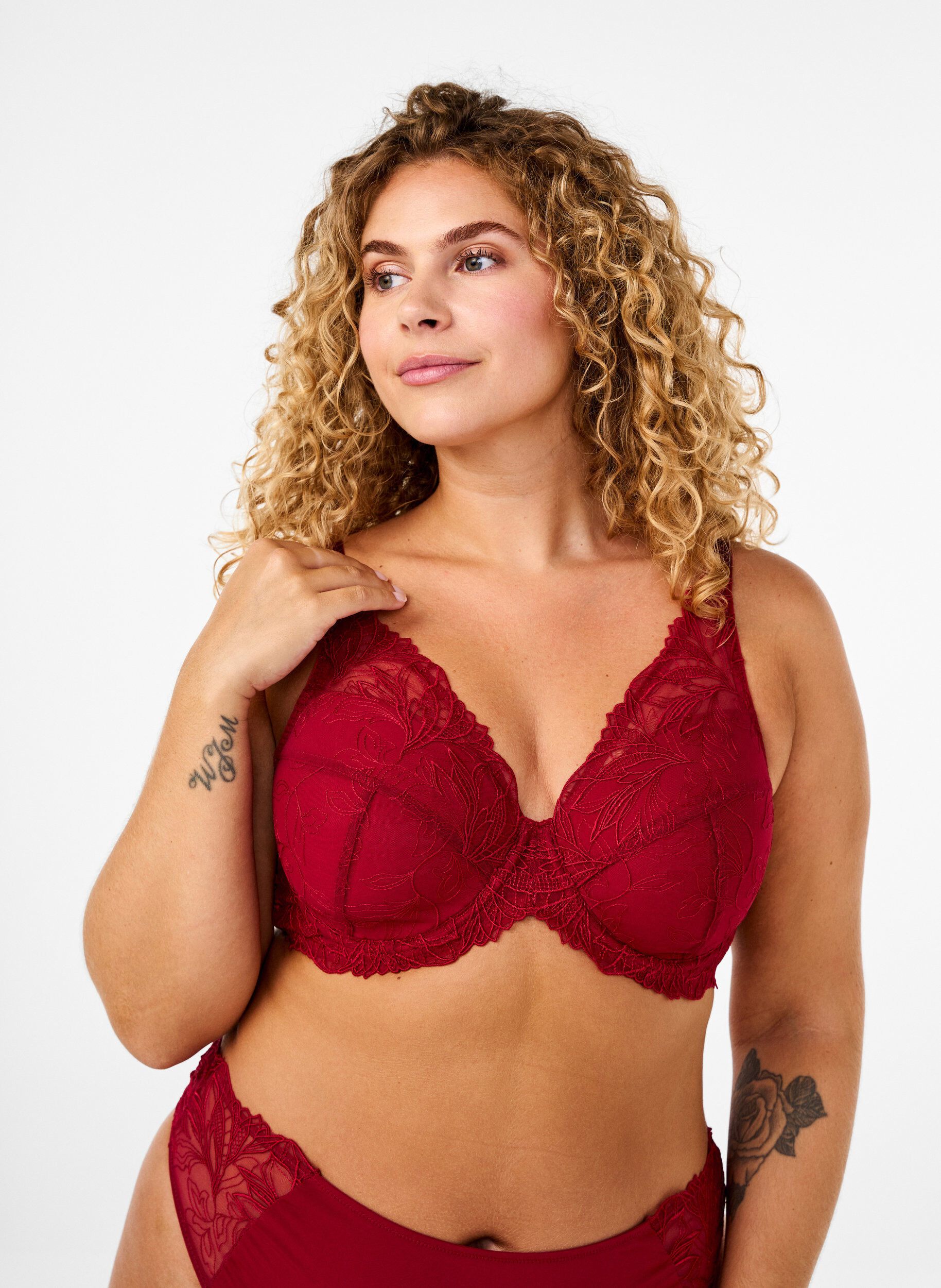 Zizzifashion Padded lace bra with underwire, Red, Model image number 0