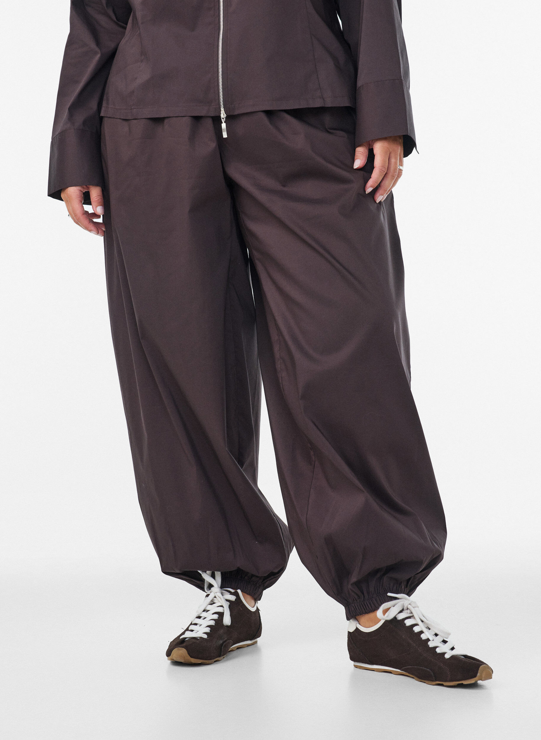 ZizzifashionBalloon trousers with pockets and an elasticated waistband, Brown, Model image number 2