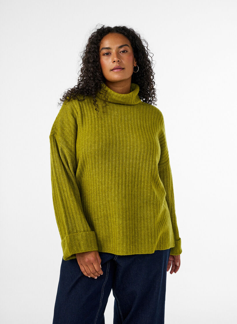 Knitted top with turtleneck, Green, Model image number 0