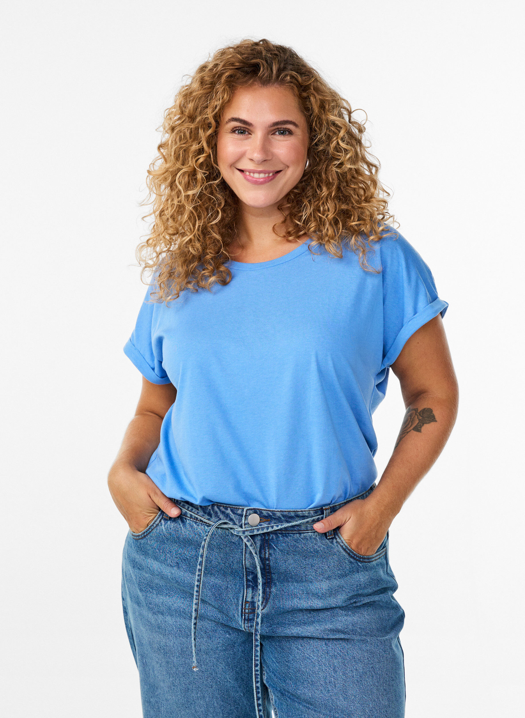 Short sleeved cotton blend t-shirt, Blue, Model