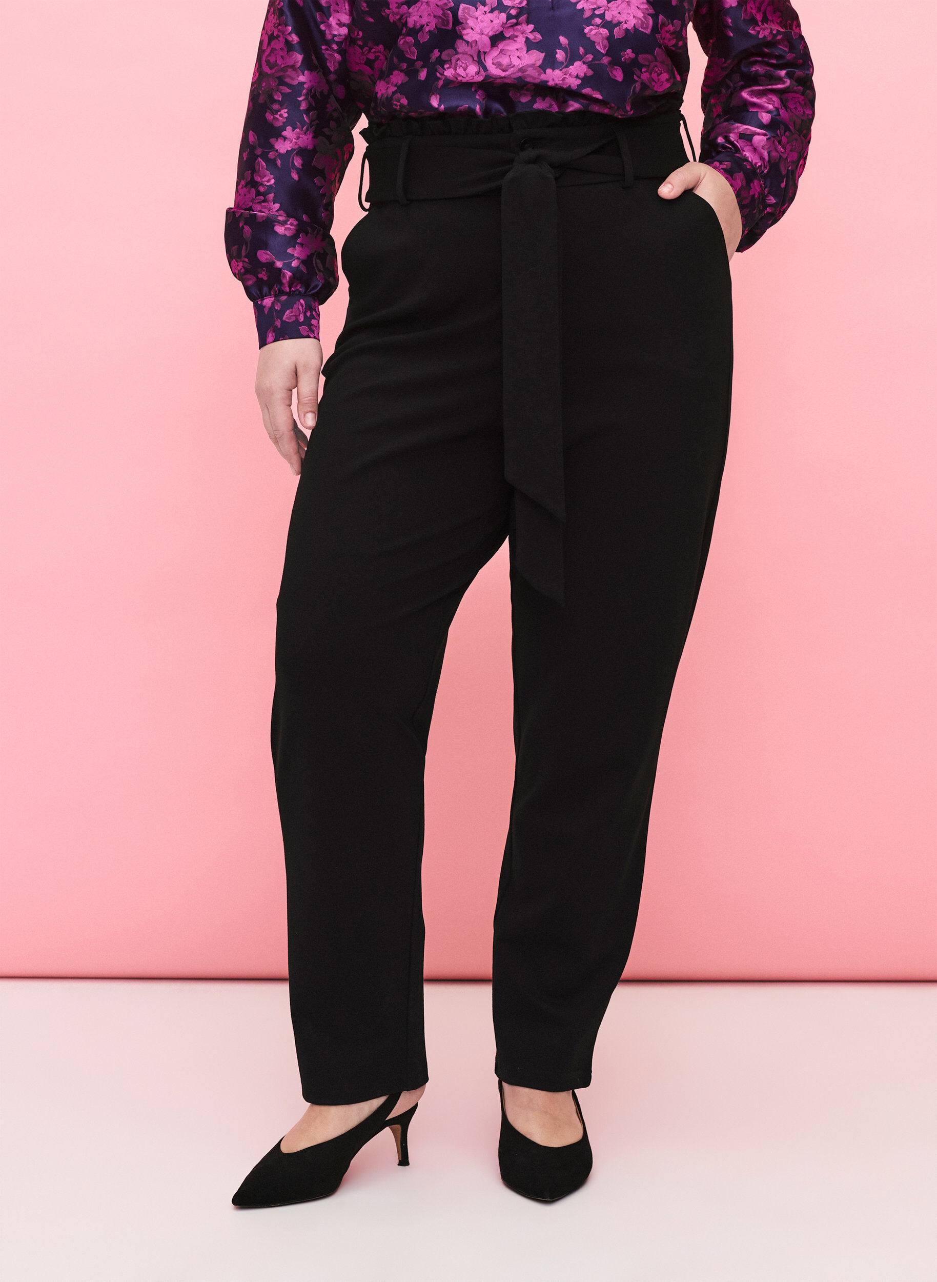 Zizzifashion High-waisted trousers with ruffles and tie string, Black, Model image number 2