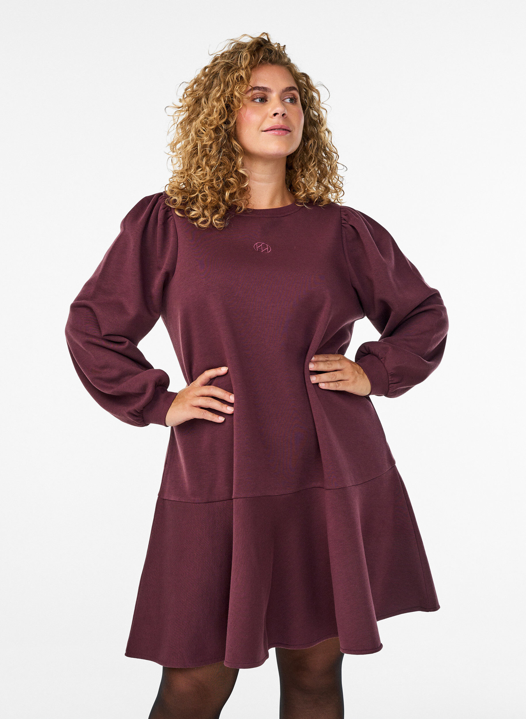 Zizzifashion Short sweat dress with ruffle detail, Dark Bordeaux, Model image number 0