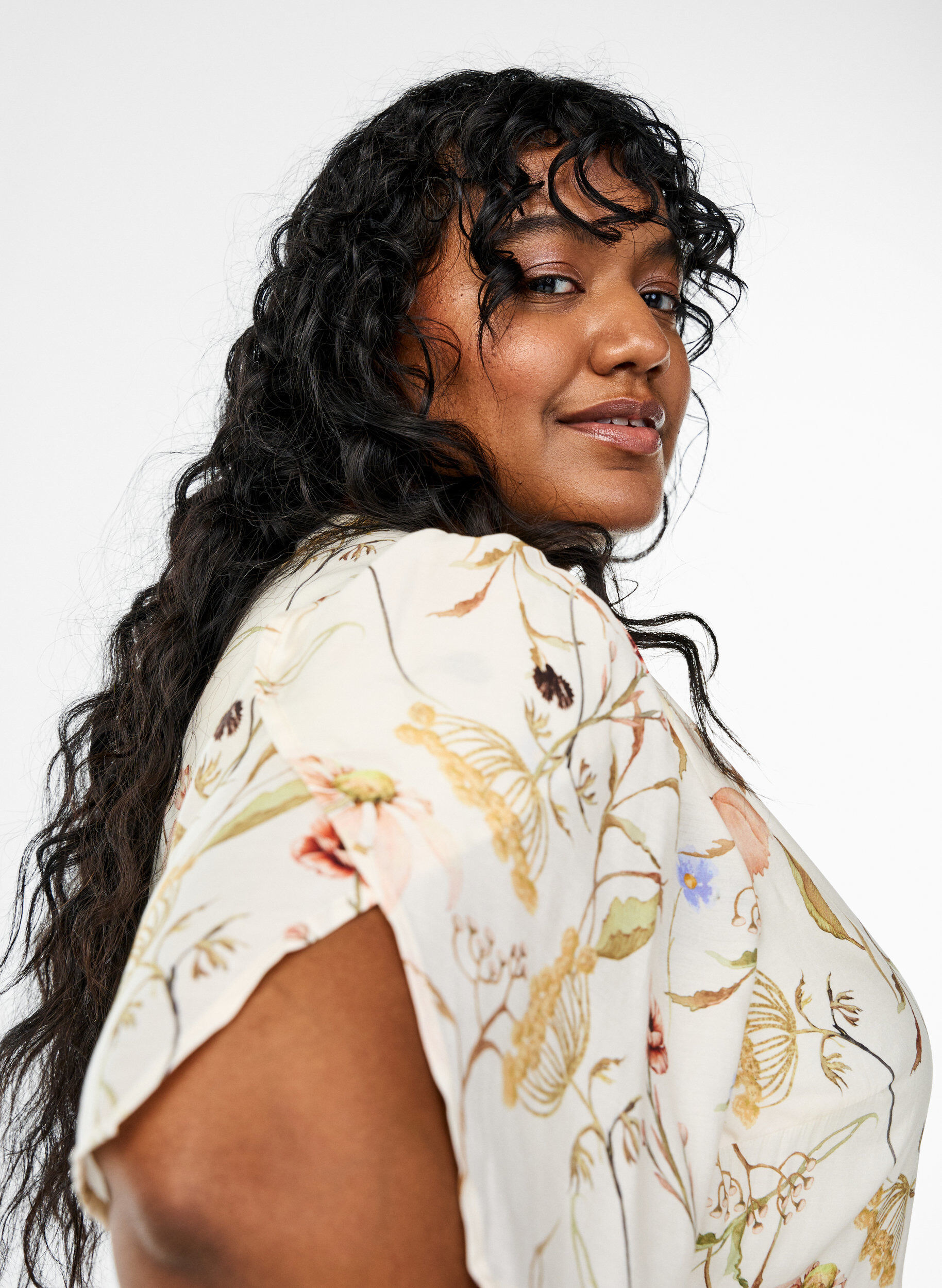 Zizzifashion Floral midi dress with an A-line shape, Beige, Model image number 3