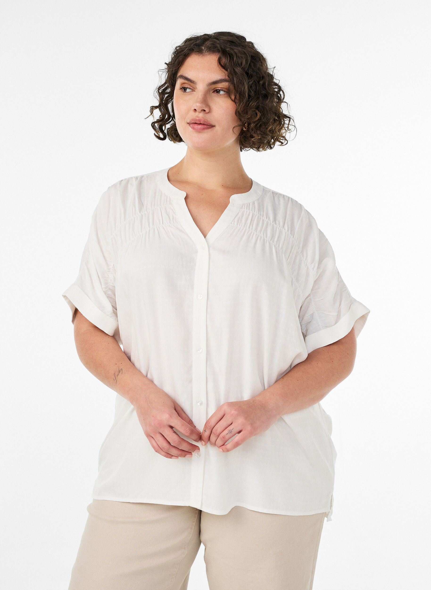 Zizzifashion Viscose shirt with short sleeves and ruched detail, Vanilla, Model image number 0