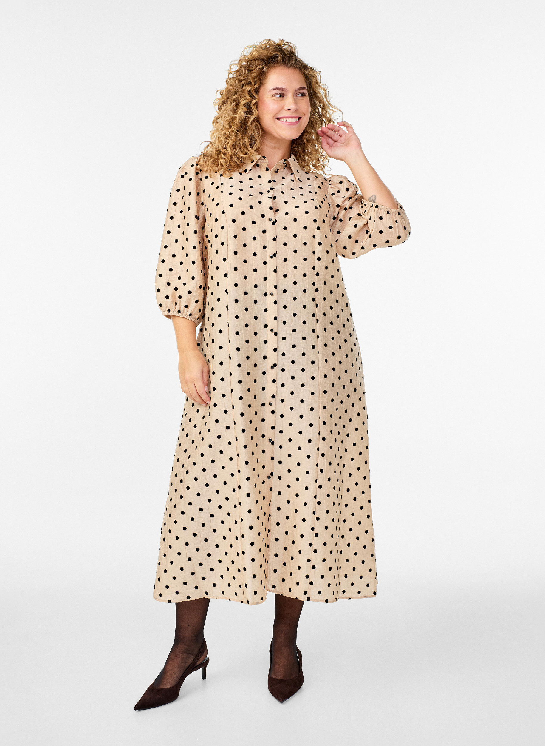 Midi shirt dress with polka dots and 3/4 sleeves, Beige, Model