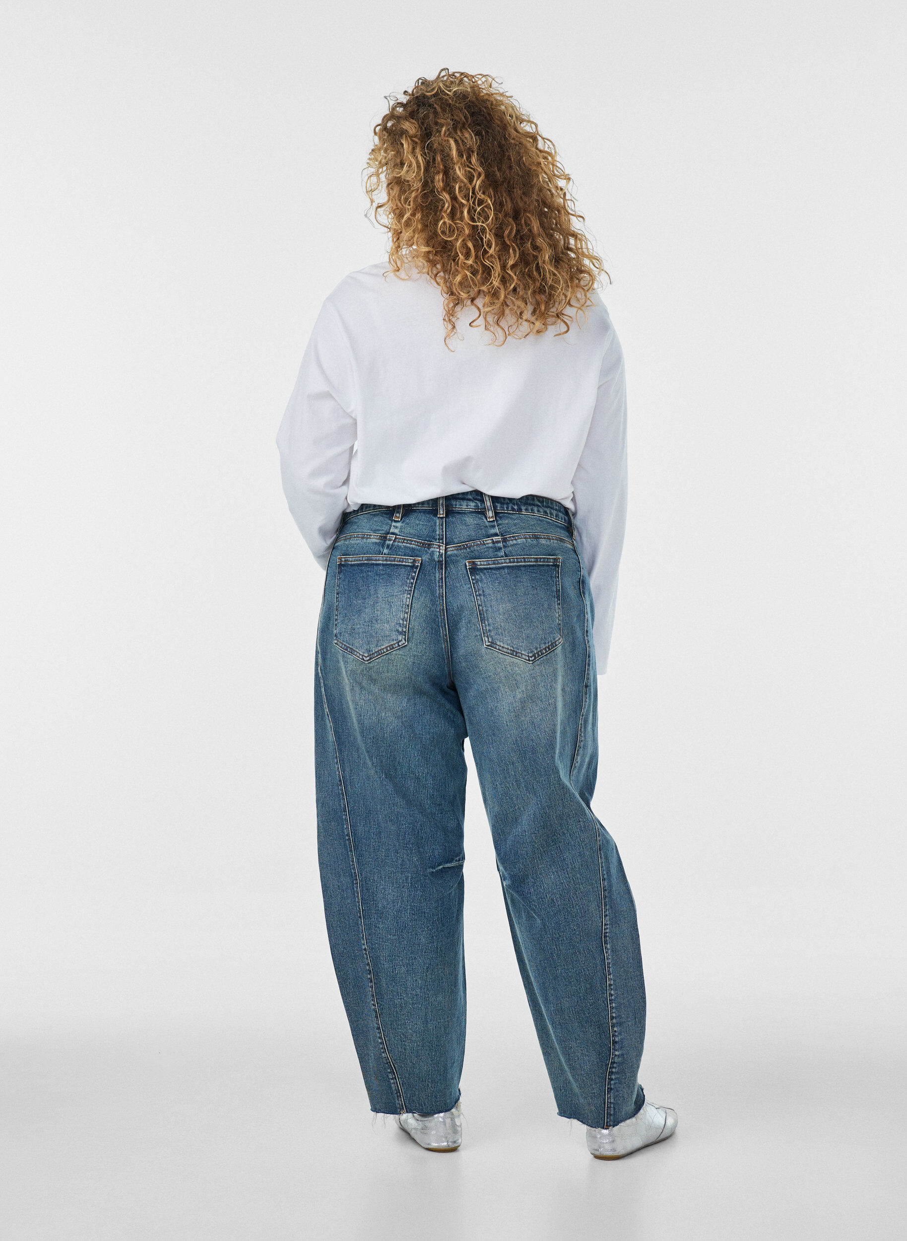 ZizzifashionBarrel fit jeans with a distressed wash, Blue, Model image number 1