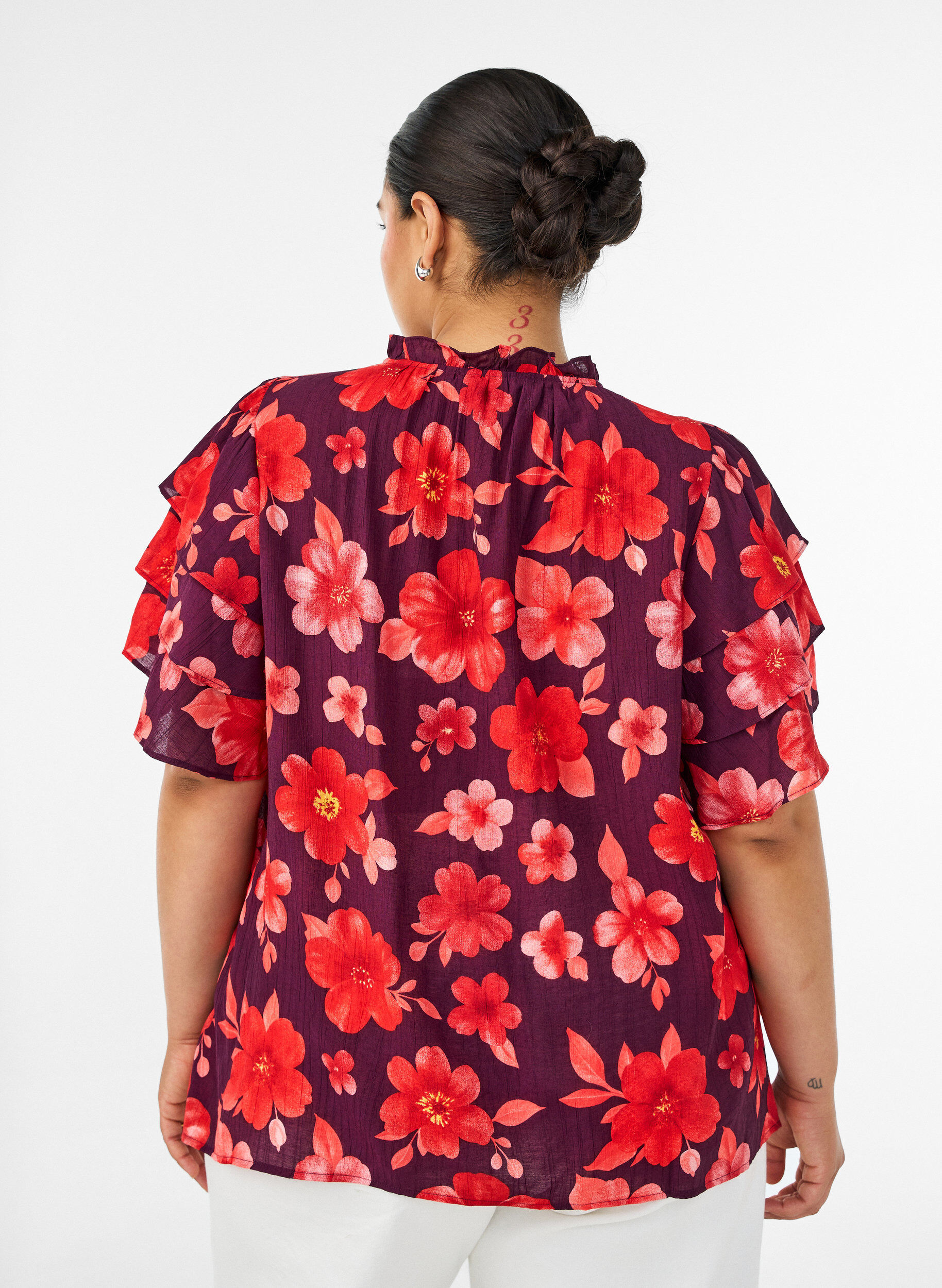 Zizzifashion Floral viscose blouse with ruffle sleeves, Purple, Model image number 2