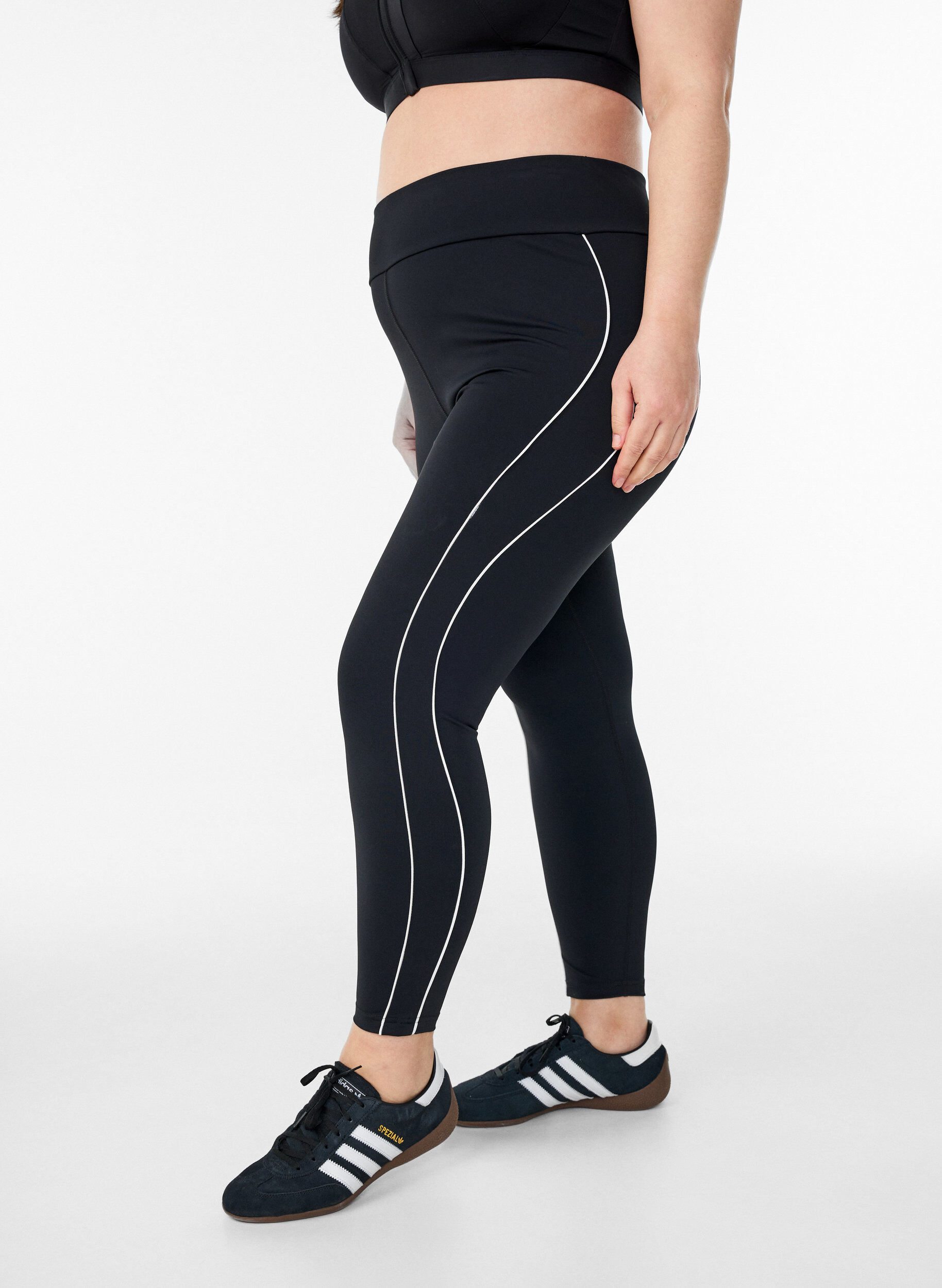 7/8-length training tights with sporty contrast piping, Black, Model