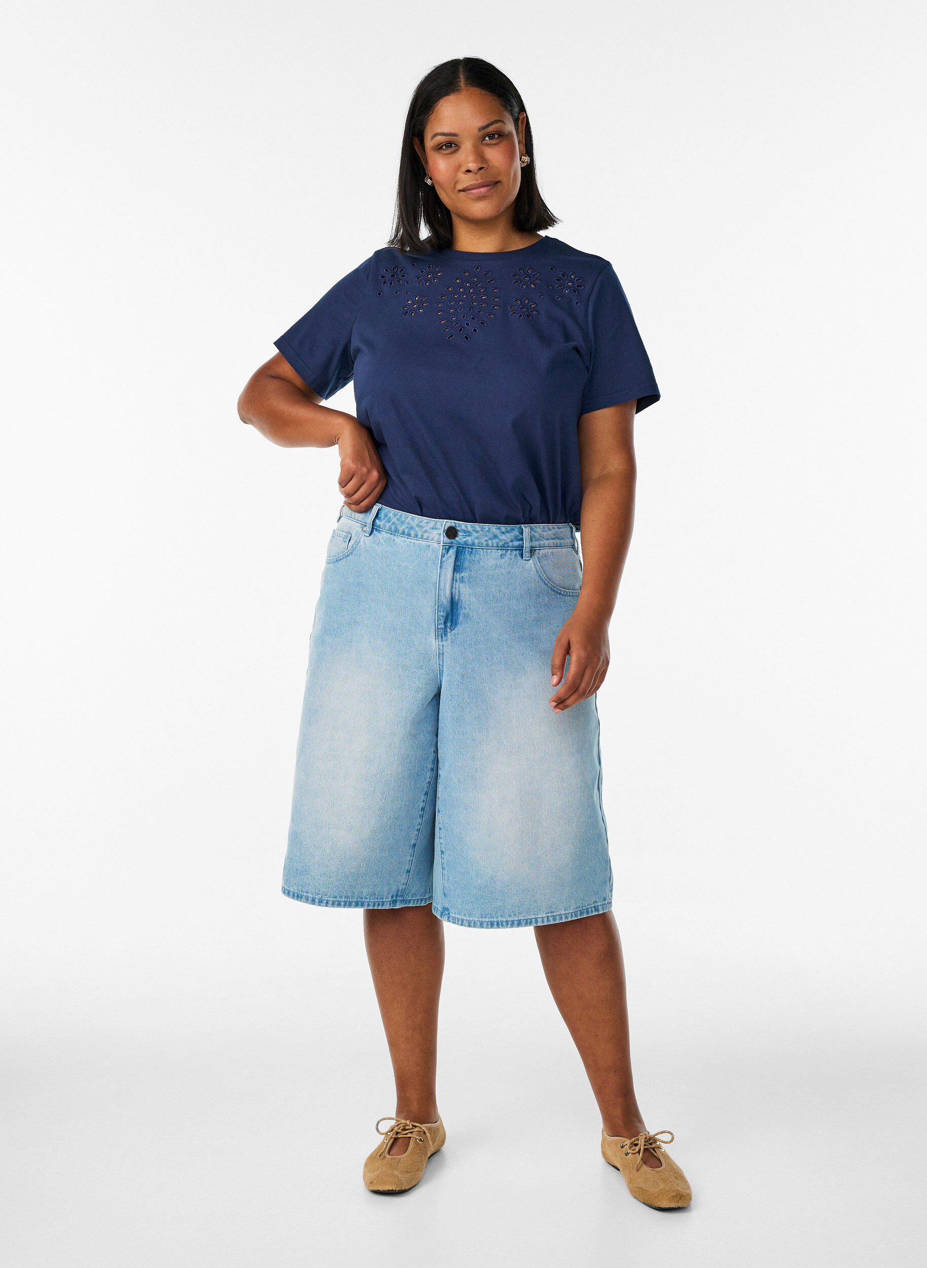 Zizzifashion Organic cotton T-shirt with eyelet embroidery, Blue, Model image number 1