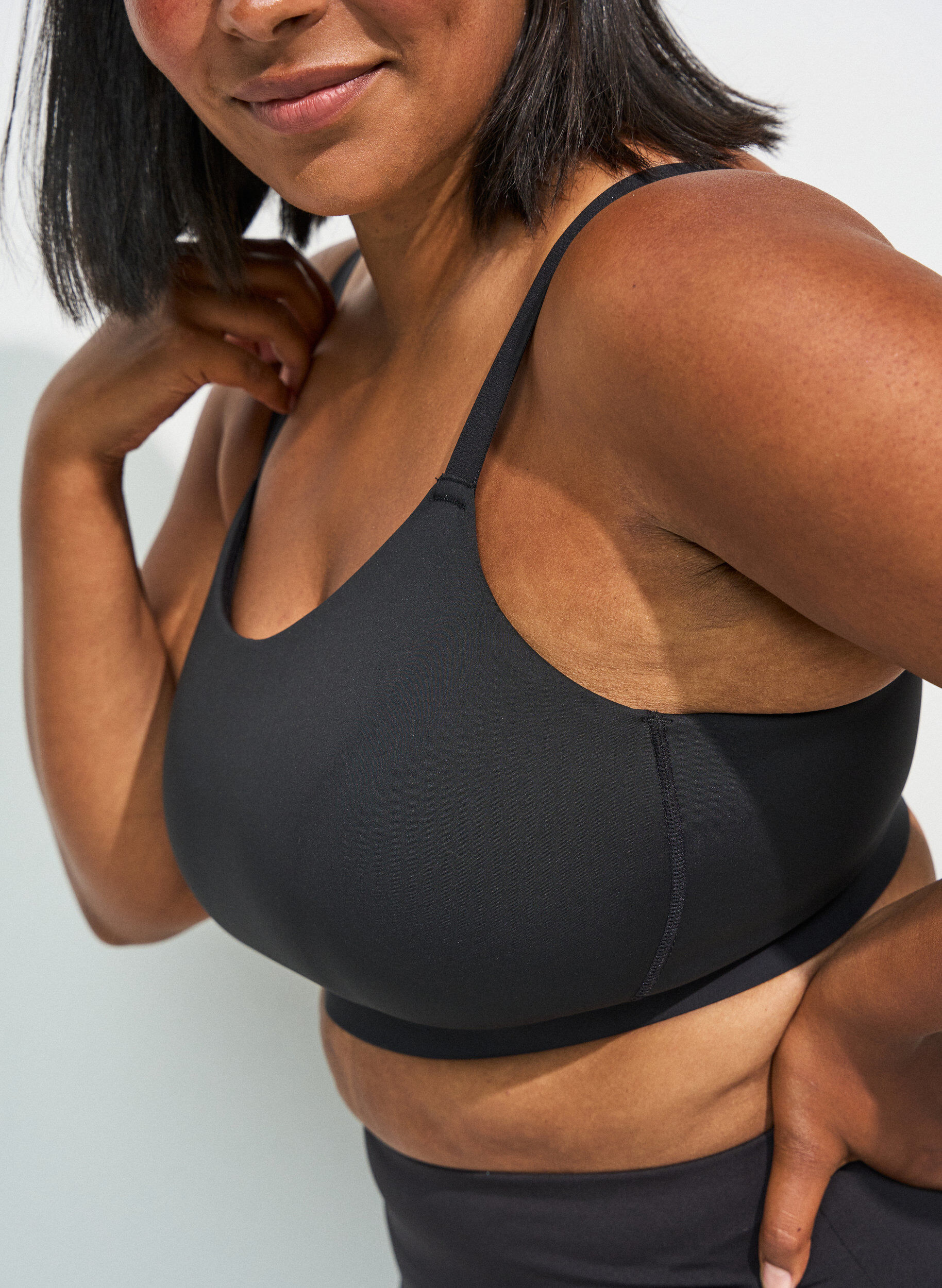 ZizzifashionLightly padded sports bra, Black, Model image number 3