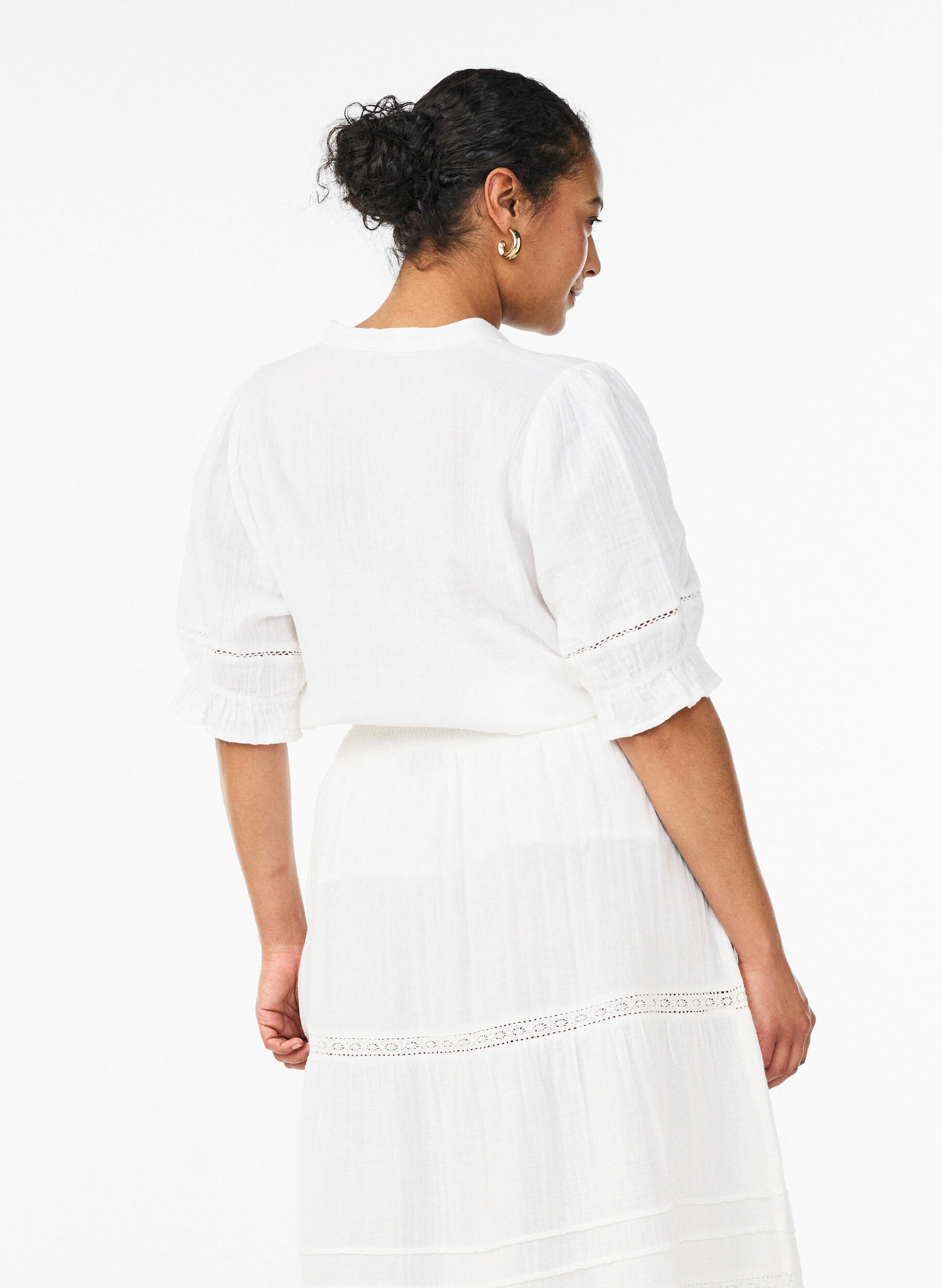 Zizzifashion Short-sleeved cotton muslin blouse with crochet trim, White, Model image number 1