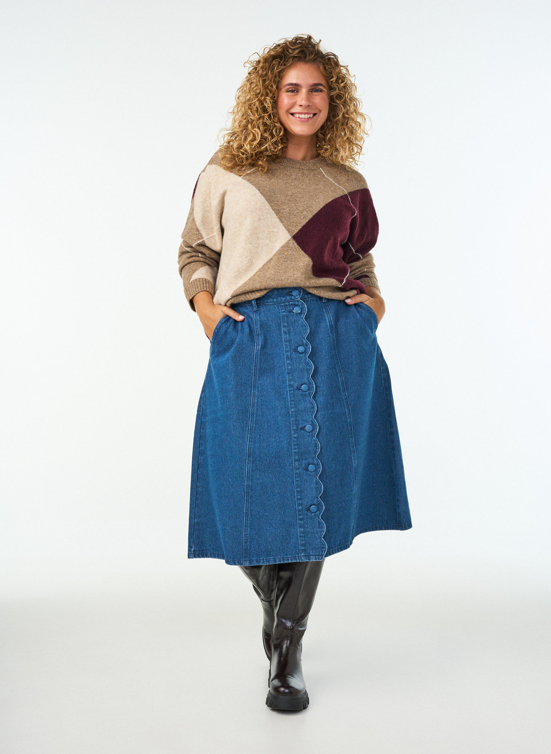 A-line denim skirt with wavy button placket, Blue, Model