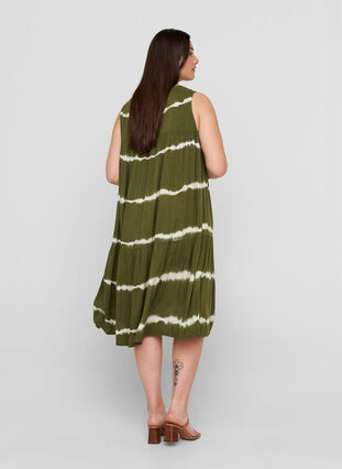 Printed midi dress in viscose, Ivy Green Batik, Model image number 1