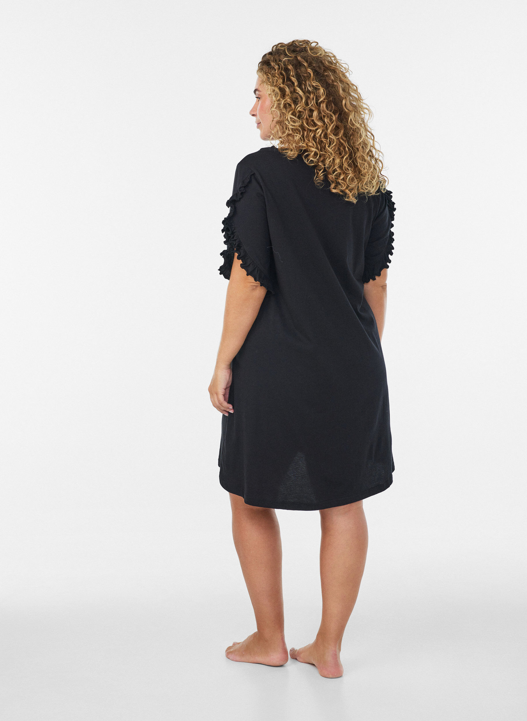 ZizzifashionNightgown in organic cotton with ruffle sleeves, Black, Model image number 2