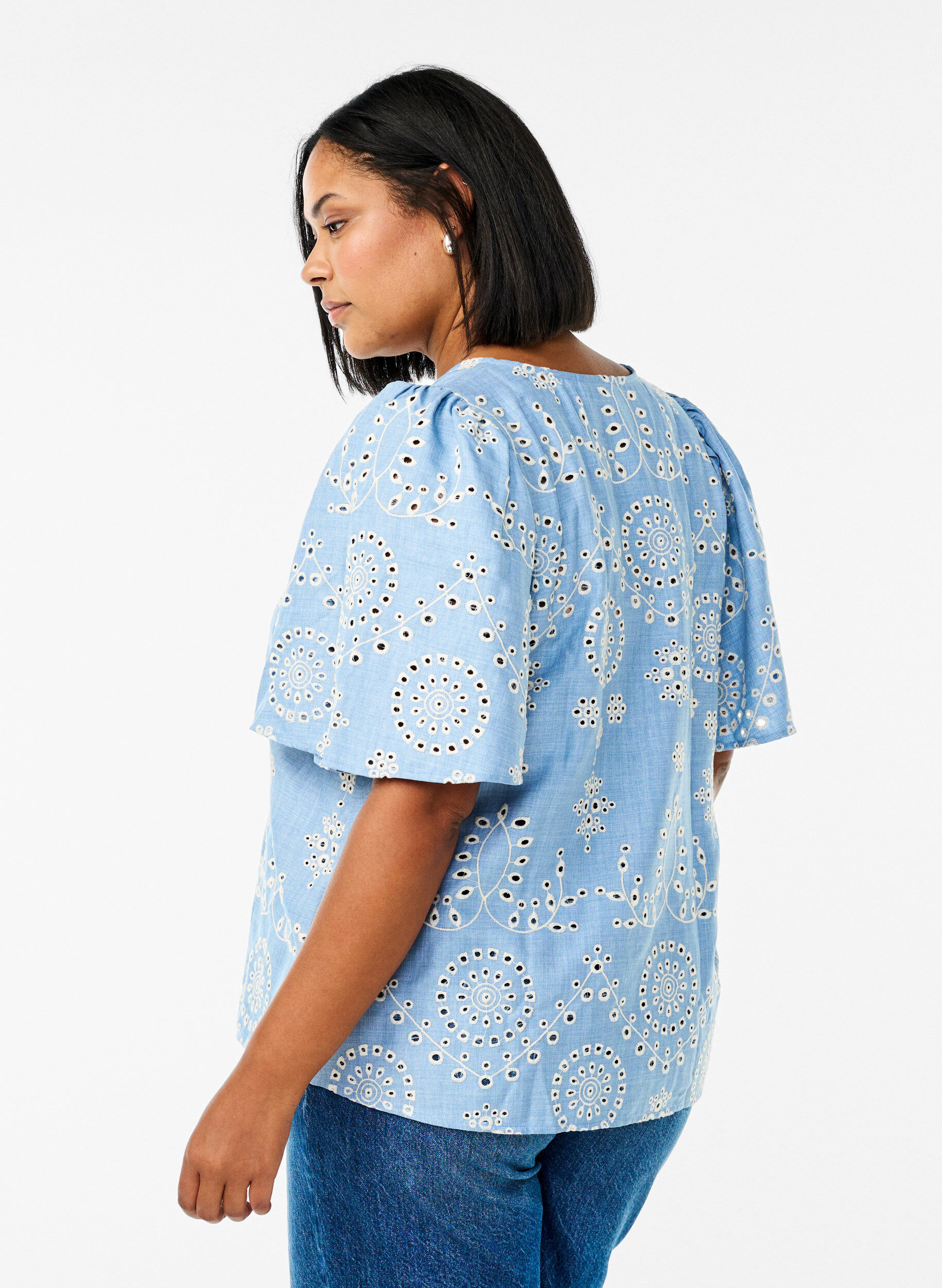Zizzifashion Blouse with broderie anglaise and short puff sleeves, Blue, Model image number 2