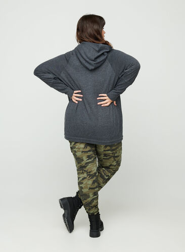 Cropped camouflage jeans, Ivy Green/Camo, Model image number 1