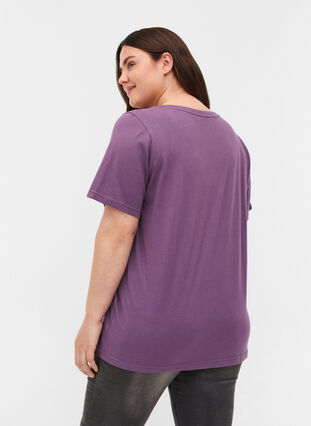 Organic cotton T-shirt with V-neckline, Vintage Violet, Model image number 1