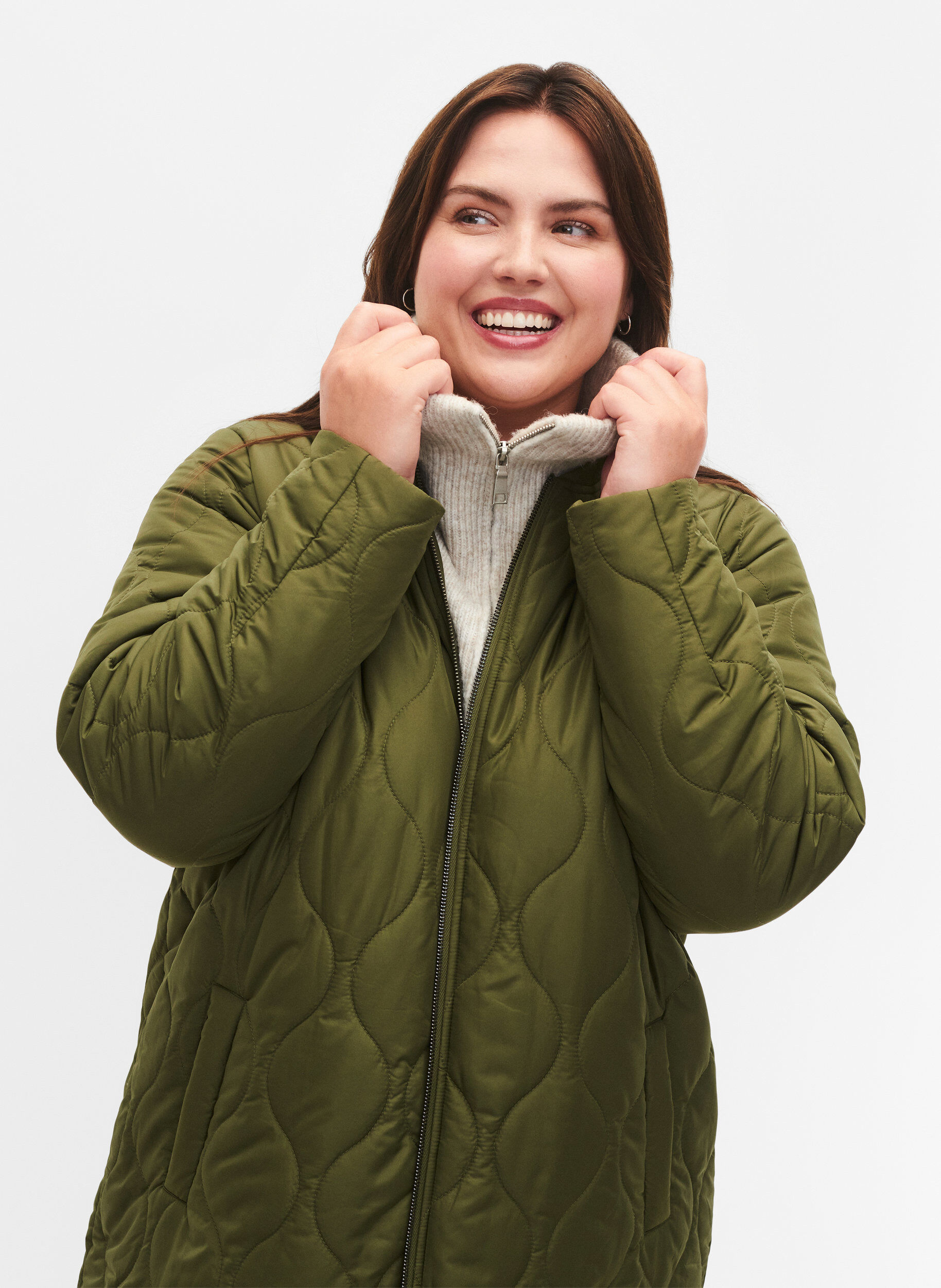 Zizzifashion Long quilted jacket with pockets and zipper, Winter Moss, Model image number 3