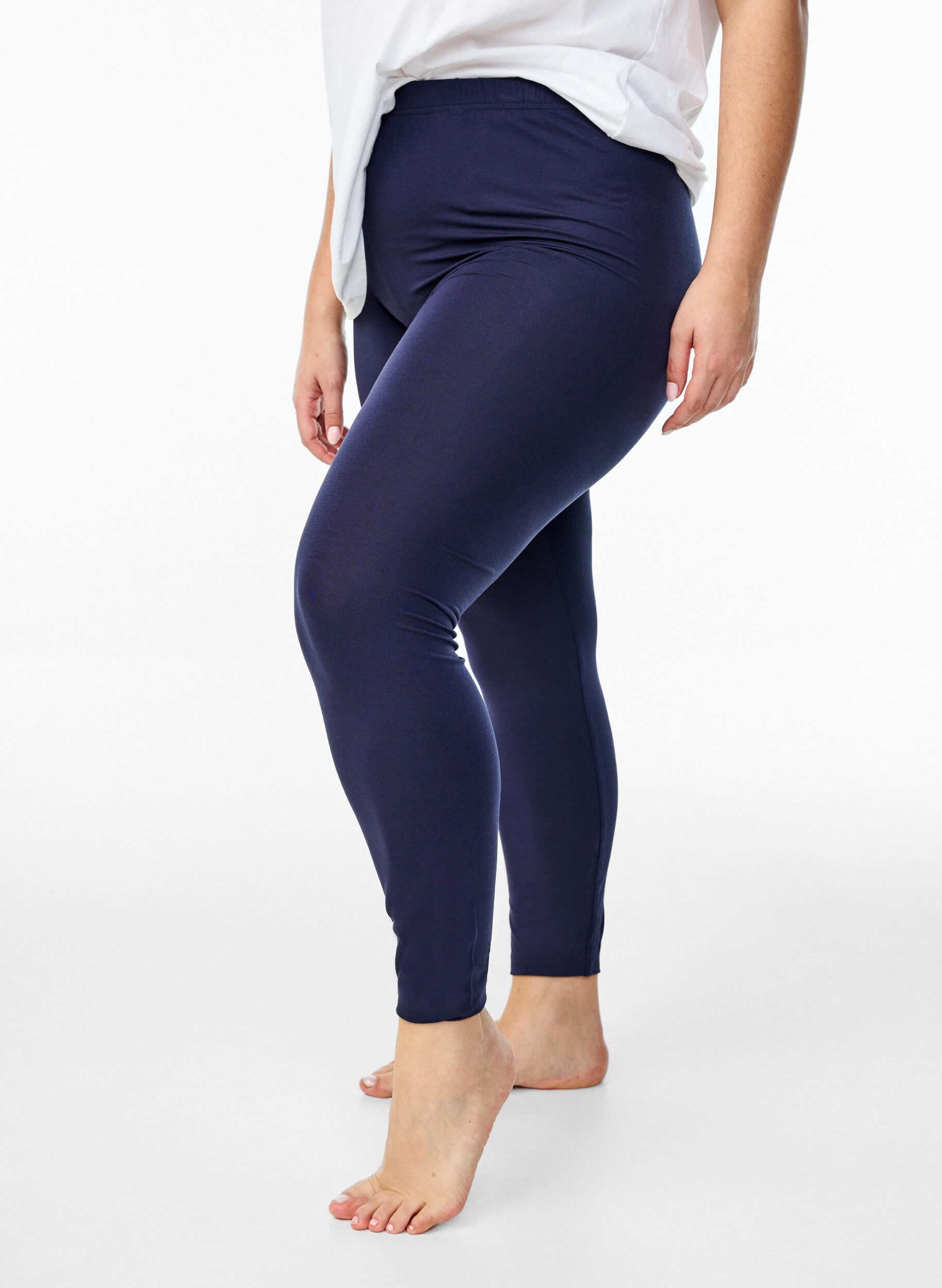 Basic viscose leggings, Blue, Model