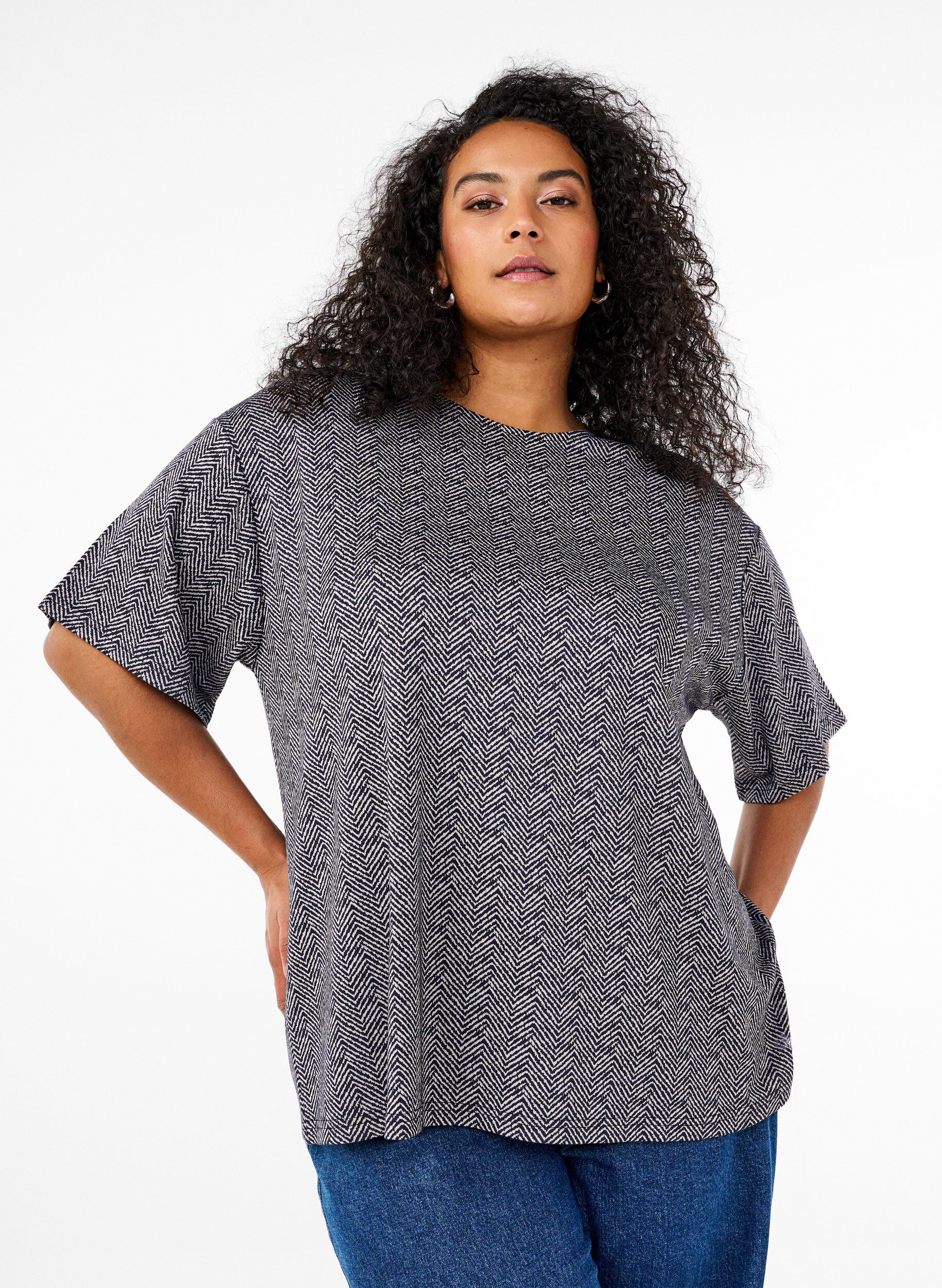 Oversize blouse with pattern, Blue, Model