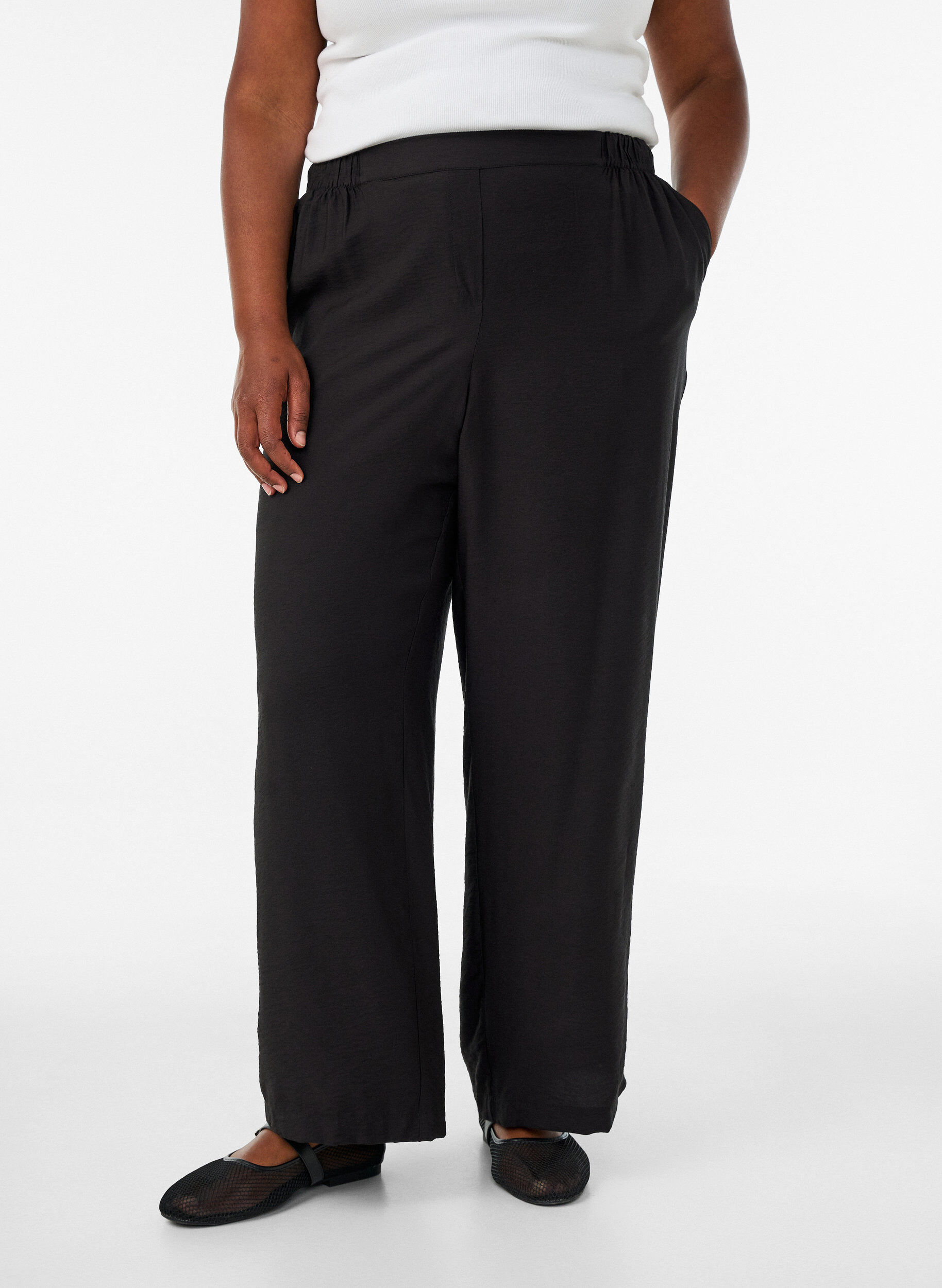 Zizzifashion Viscose trousers with an elasticated waist and straight legs, Black, Model image number 2